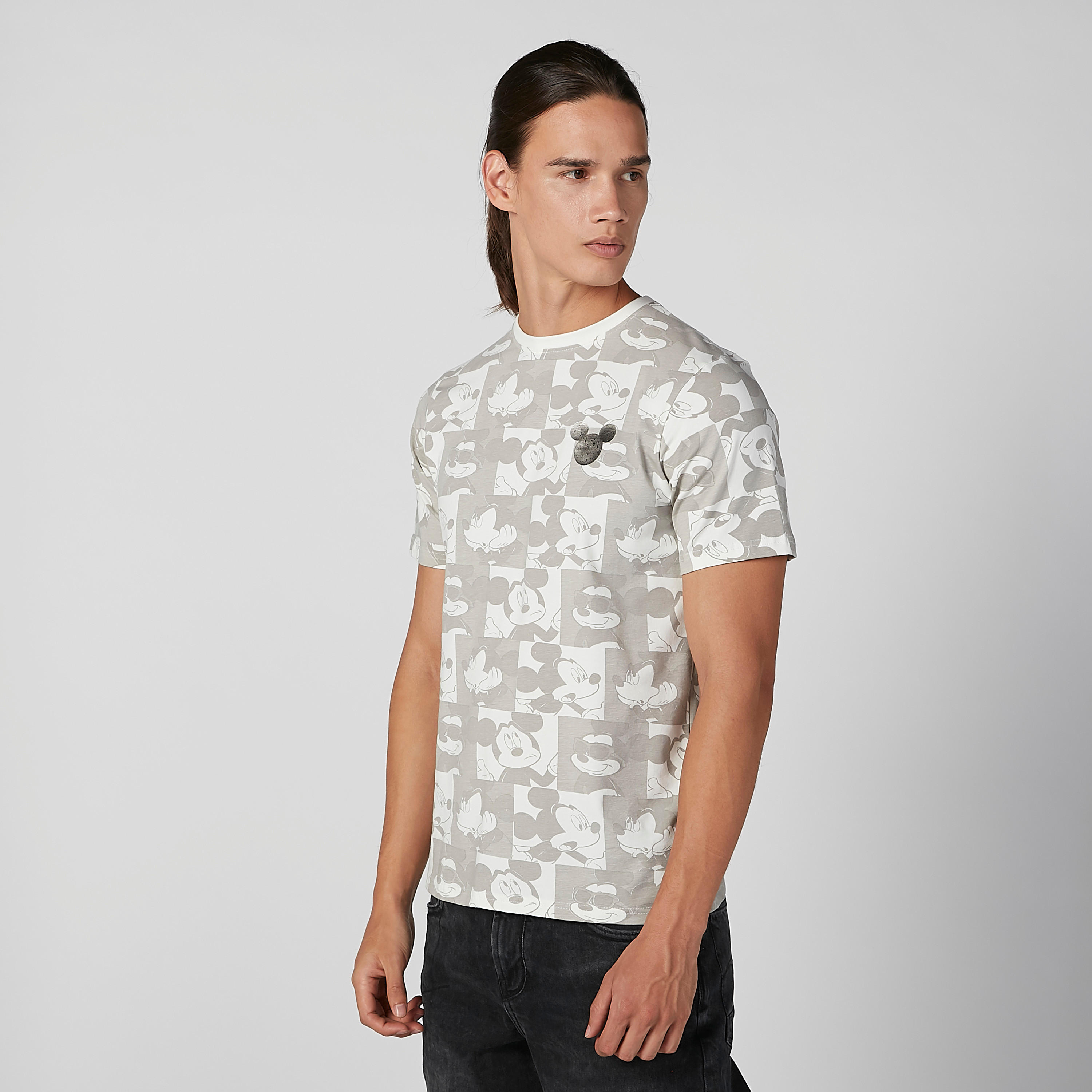 تيشيرت بقصّة سليم وياقة ضيقة وأكمام قصيرة وطبعات ميكي ماوس-men-clothing-tshirtsandpolos-tshirts-image-1