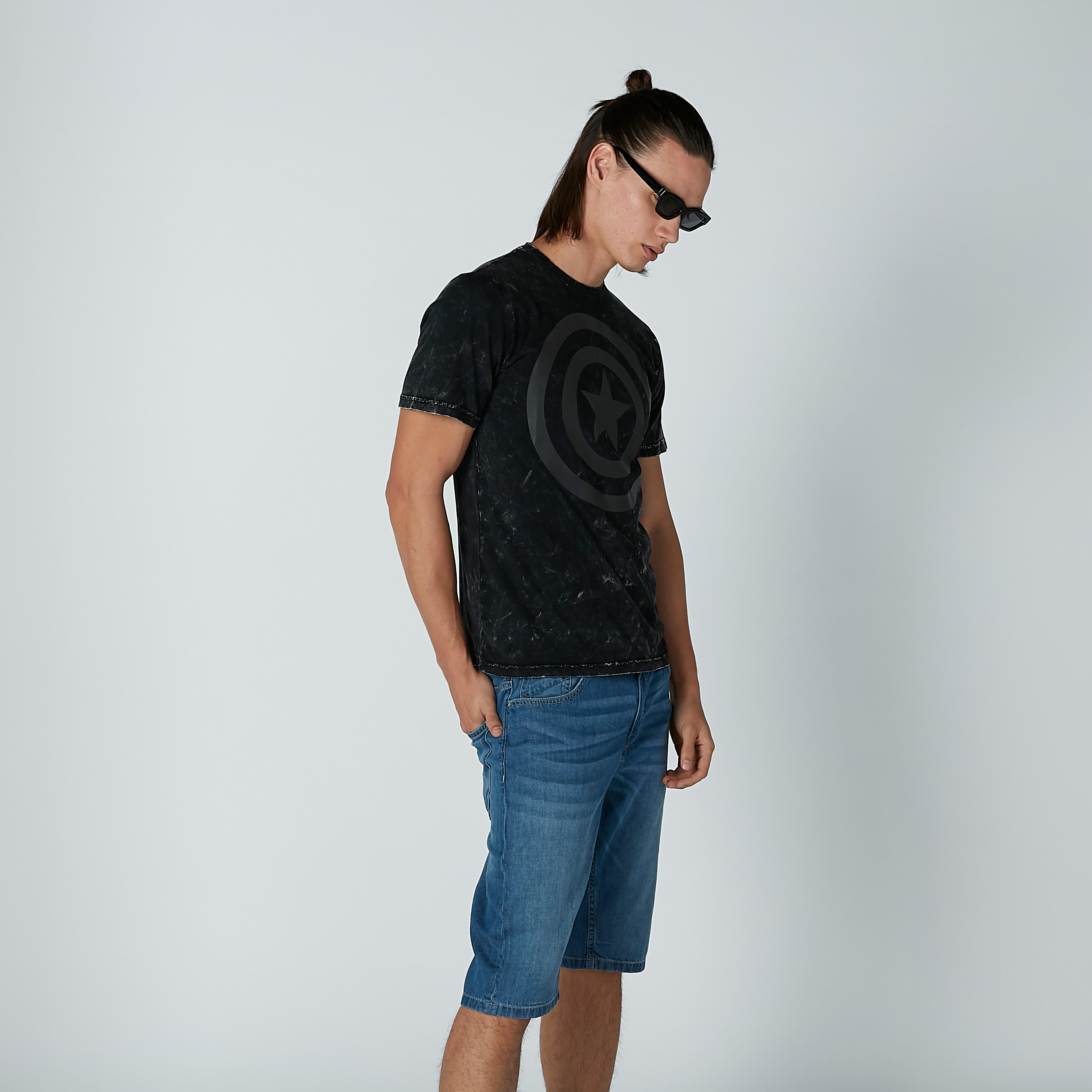تيشيرت بياقة مستديرة وأكمام قصيرة وطبعات كابتن أمريكا-men-clothing-tshirtsandpolos-tshirts-image-2