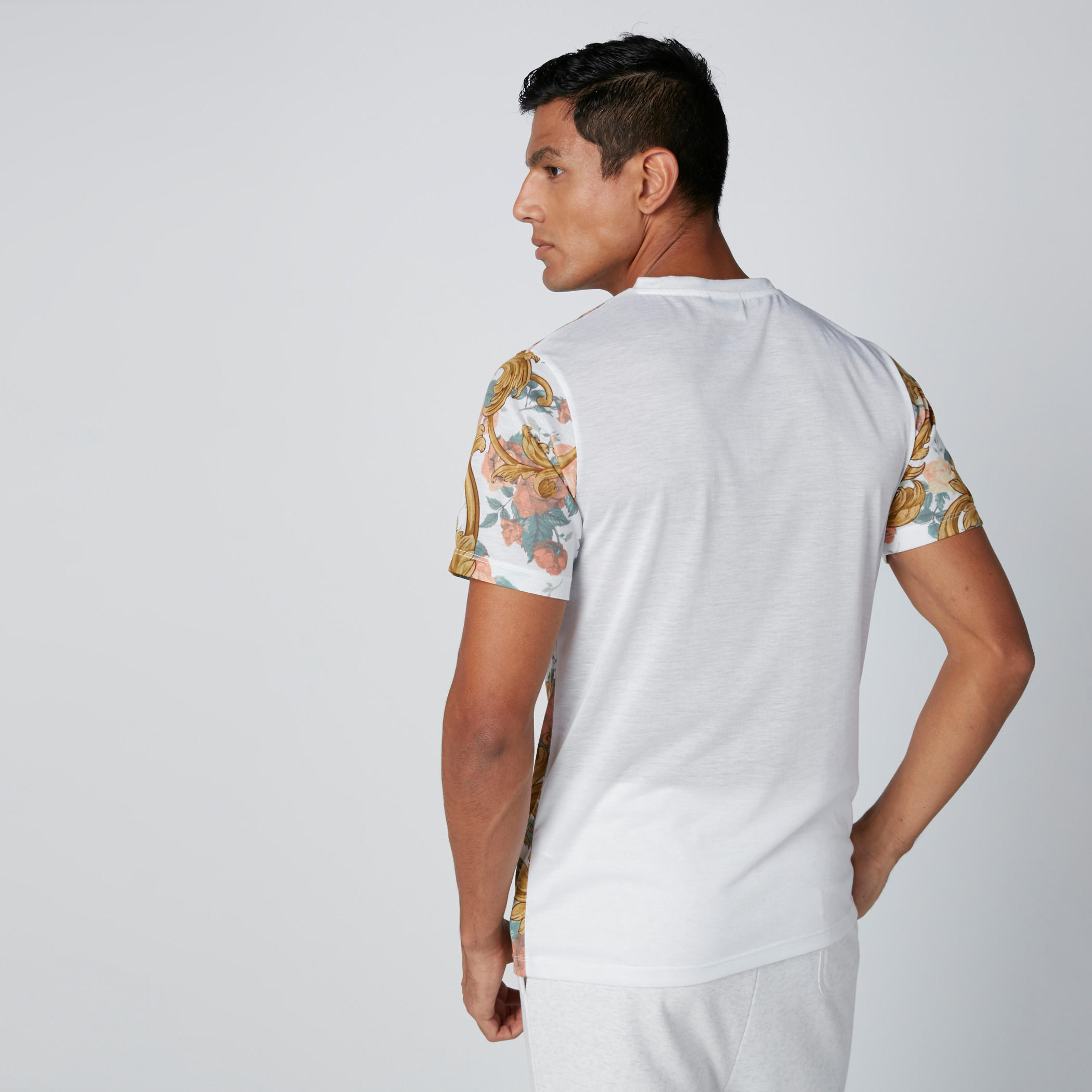 تيشيرت بياقة ضيّقة وأكمام قصيرة وطبعات سوبرمان-men-clothing-tshirtsandpolos-tshirts-image-2