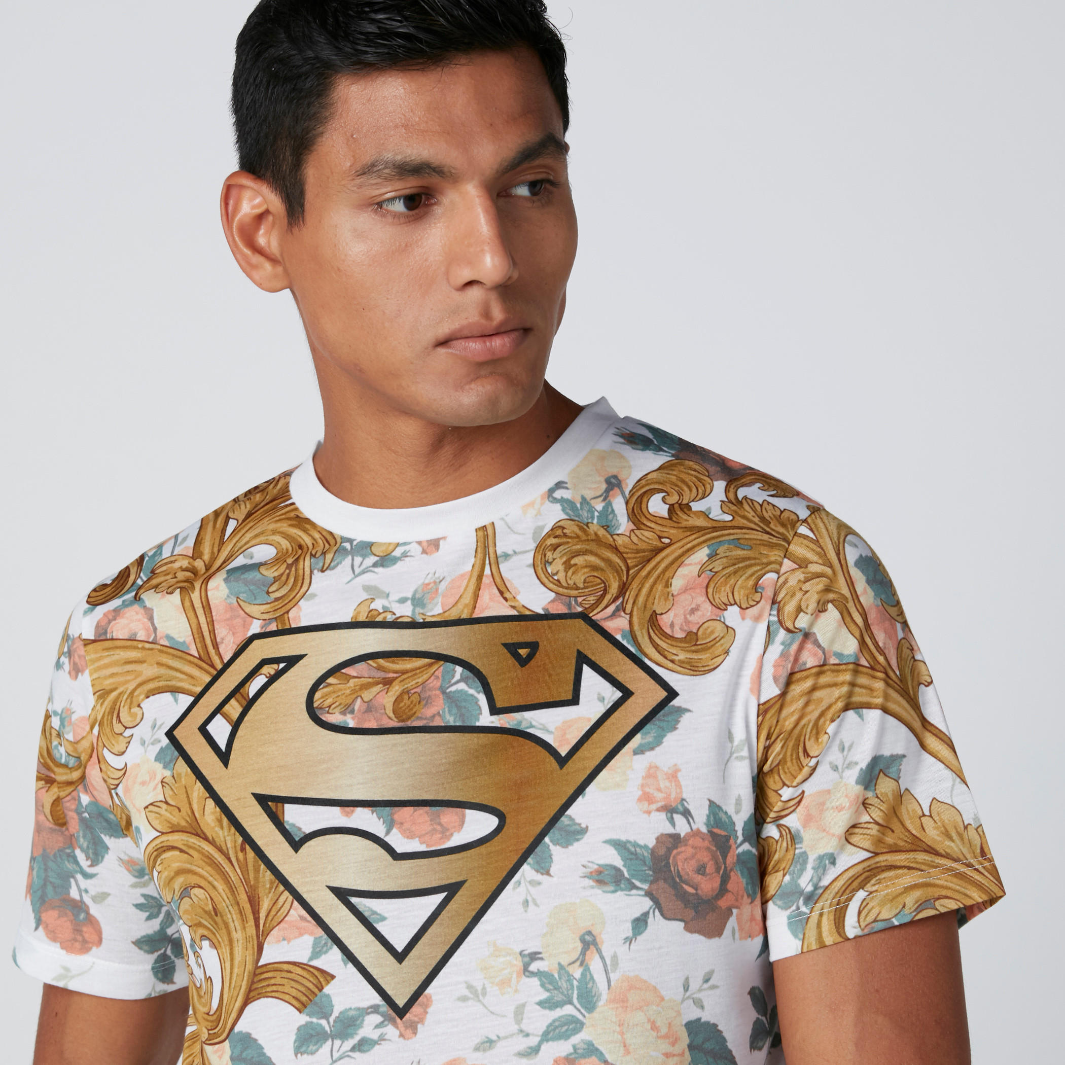 تيشيرت بياقة ضيّقة وأكمام قصيرة وطبعات سوبرمان-men-clothing-tshirtsandpolos-tshirts-image-4