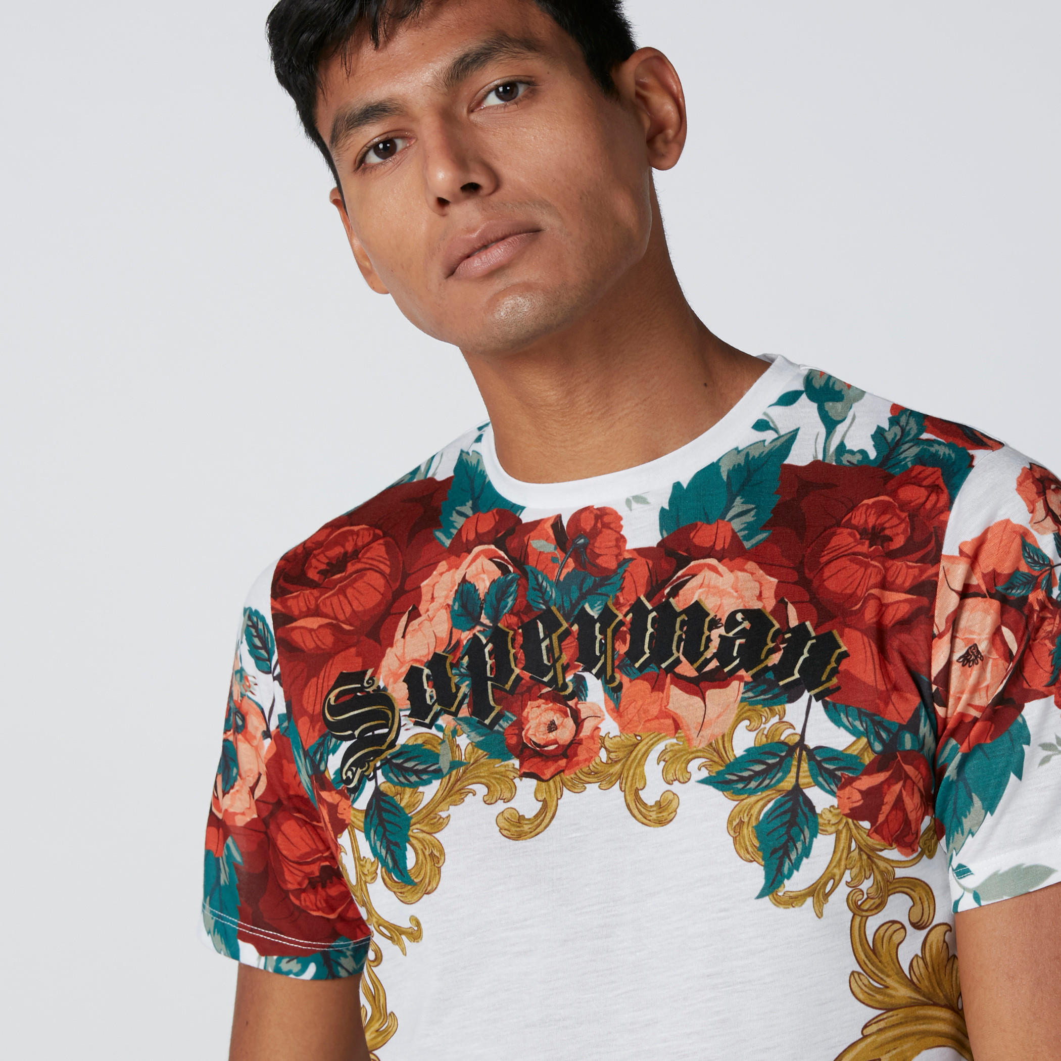 تيشيرت بياقة ضيّقة وطبعات سوبرمان-men-clothing-tshirtsandpolos-tshirts-image-1