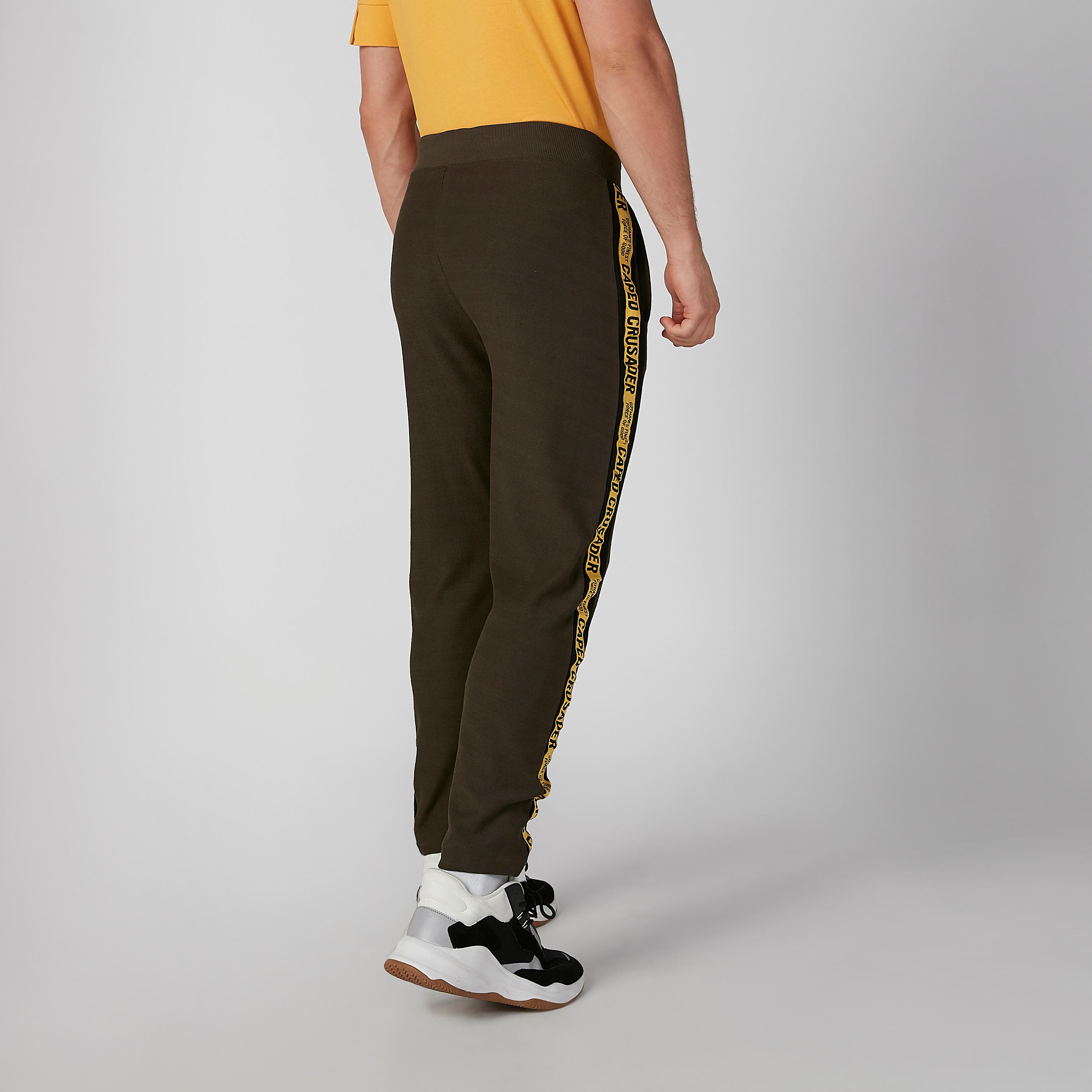 بنطال بقصّة سليم وجيوب وشريطة وطبعات باتمان-men-clothing-bottoms-trousersandchinos-trousers-image-2