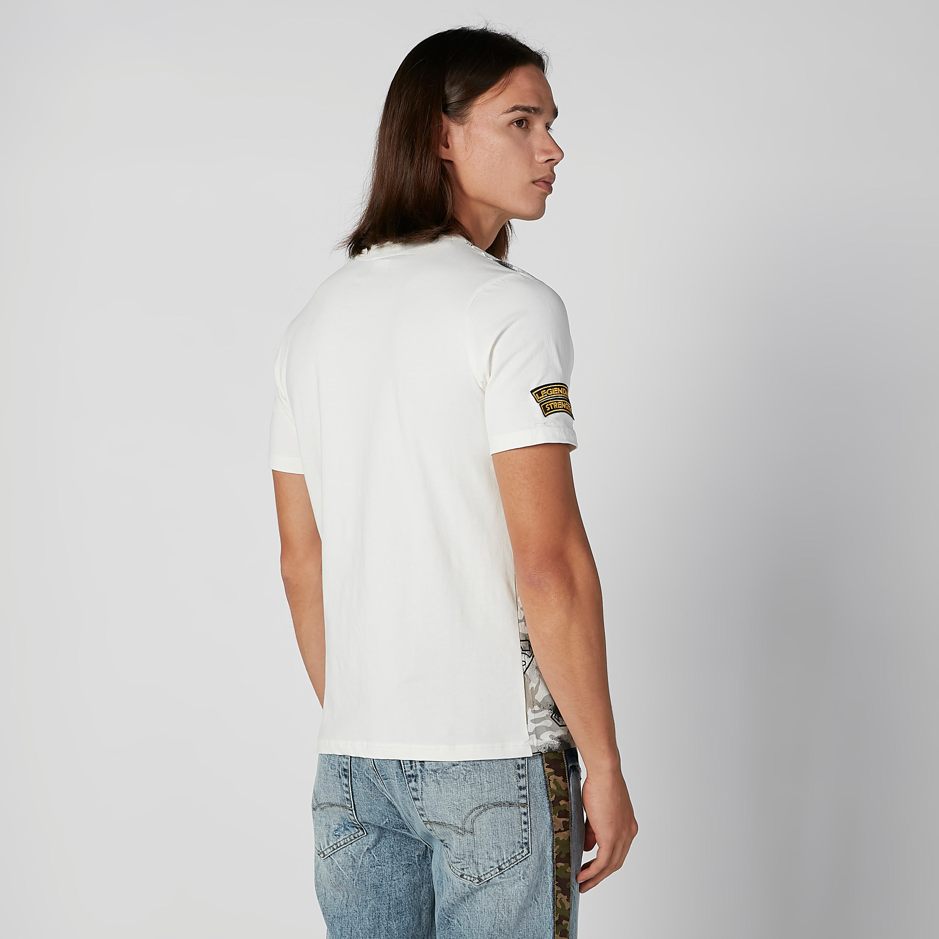 تيشيرت بقصّة سليم وياقة ضيقة وأكمام قصيرة وطبعات سوبرمان-men-clothing-tshirtsandpolos-tshirts-image-3
