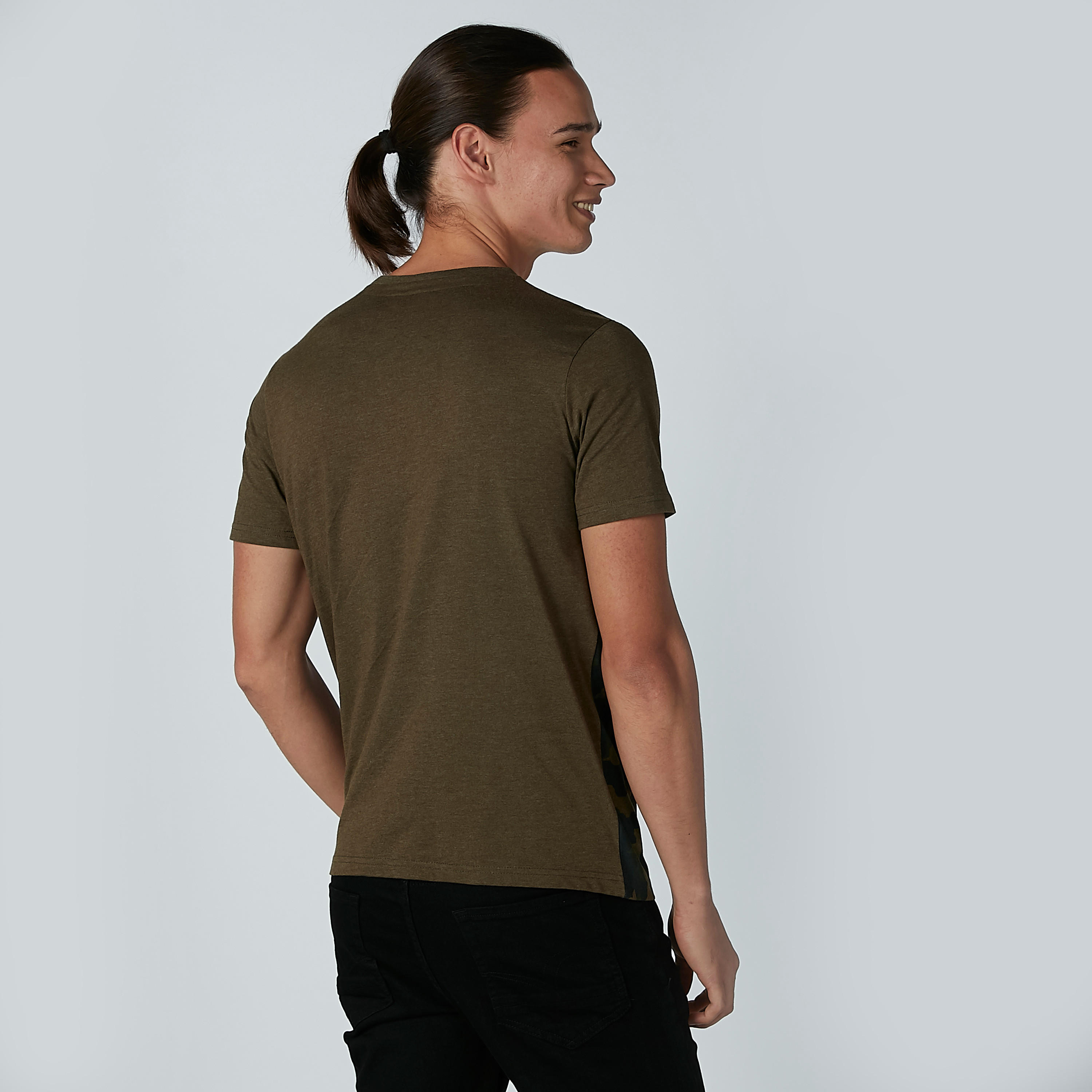 تيشيرت بقصّة سليم وياقة ضيقة وأكمام قصيرة وطبعات سوبرمان-men-clothing-tshirtsandpolos-tshirts-image-4