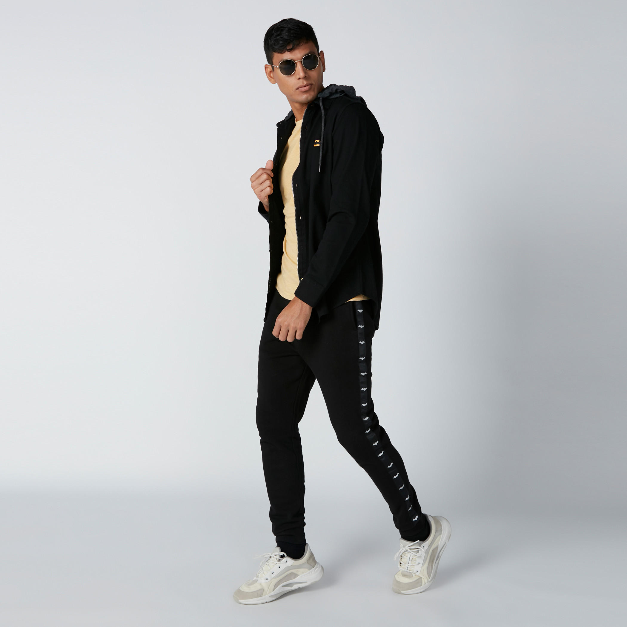 بنطال رياضي سليم فيت برباط وشريطة باتمان-men-clothing-bottoms-joggers-image-3