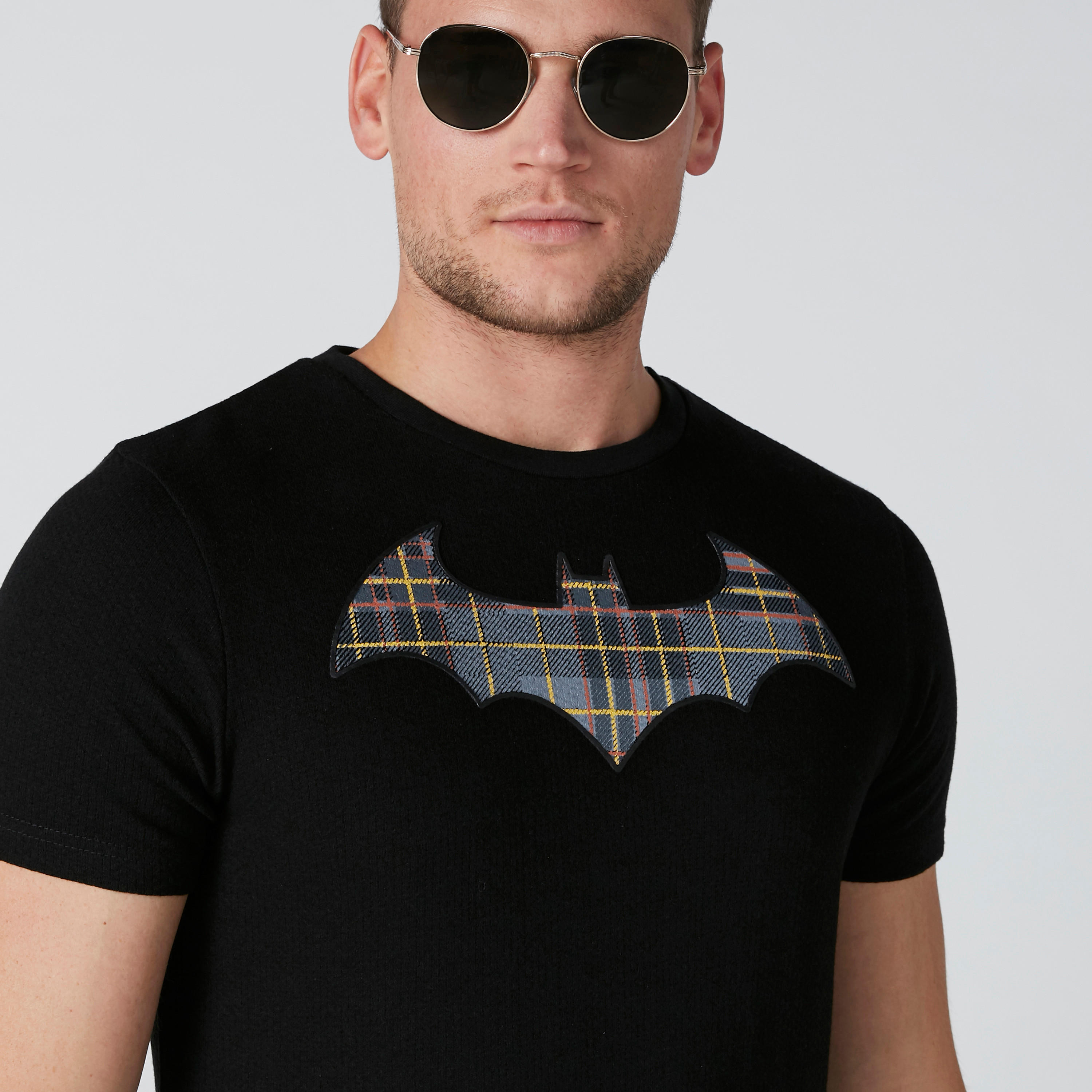 تيشيرت مطرز بأكمام قصيرة وتزيينات باتمان-men-clothing-tshirtsandpolos-tshirts-image-4