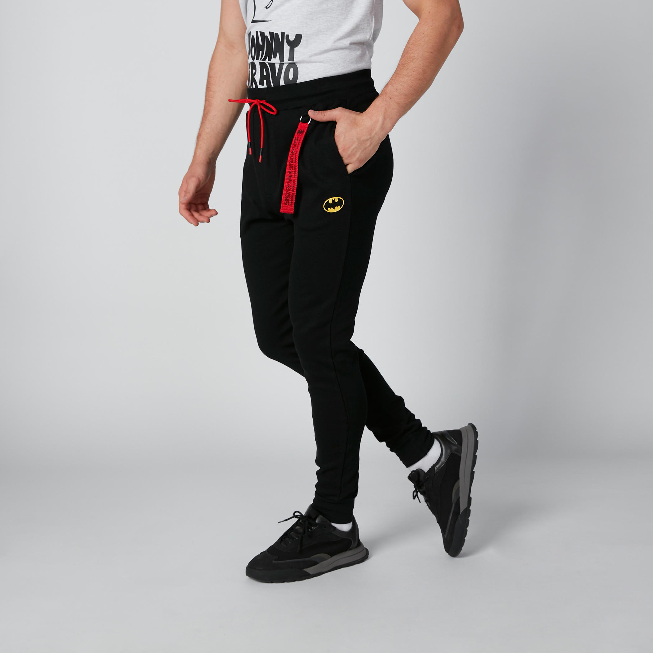 بنطال رياضي بقصّة سليم بجيوب وطبعات باتمان-men-clothing-bottoms-joggers-image-4