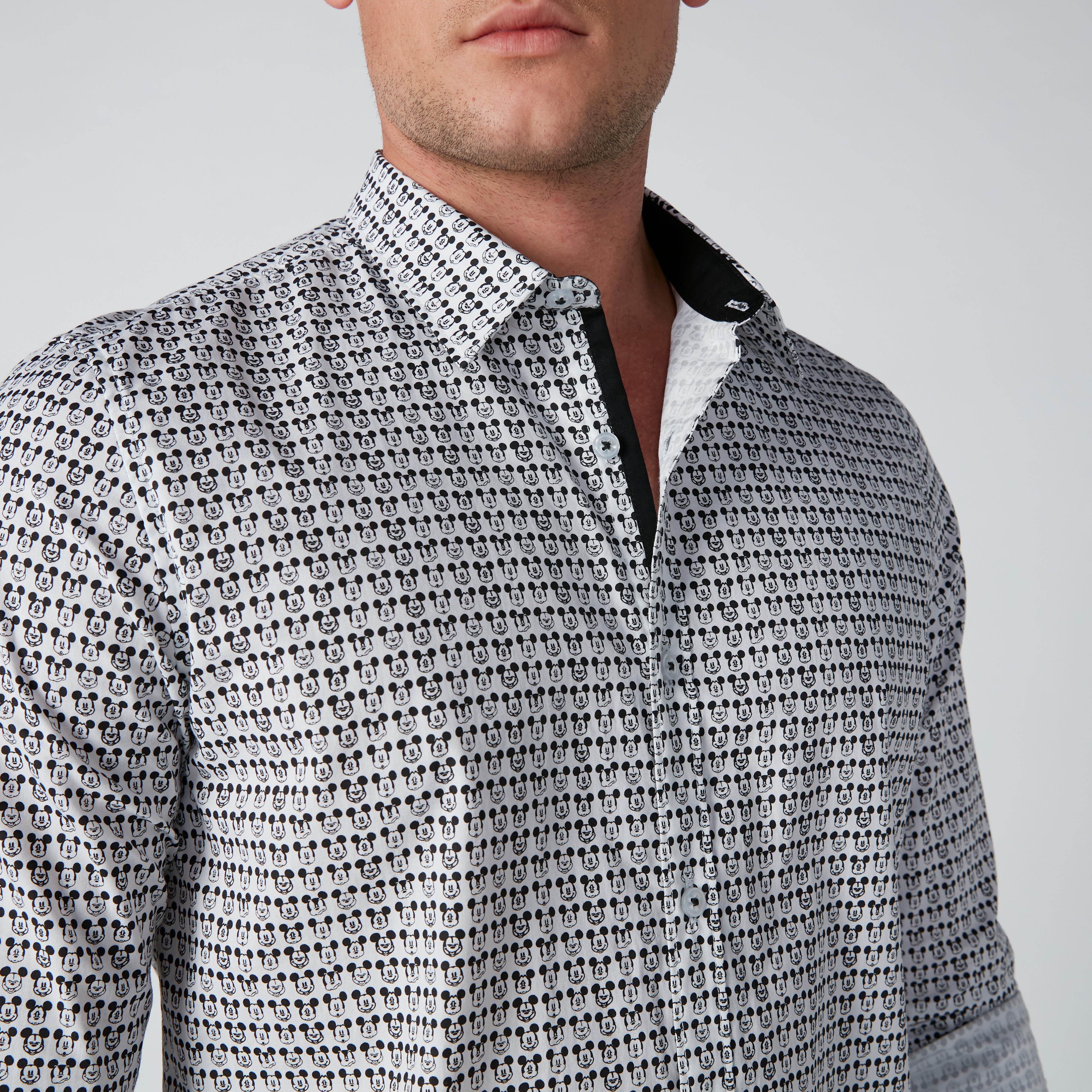 قميص بأكمام طويلة وطبعات ميكي ماوس-men-clothing-shirts-image-1