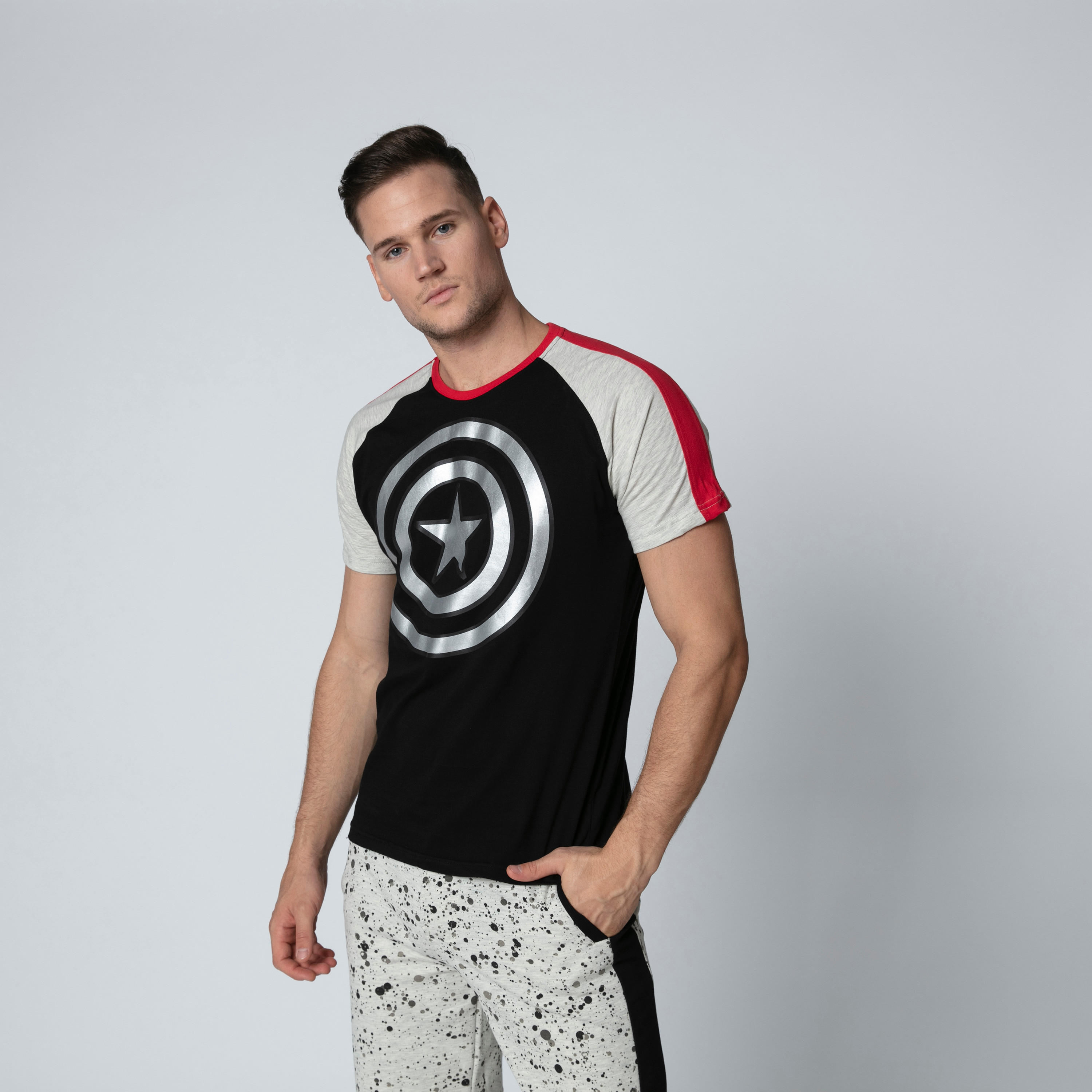 تيشيرت بياقة مستديرة وأكمام قصيرة وطبعات كابتن أمريكا-men-clothing-tshirtsandpolos-tshirts-image-1