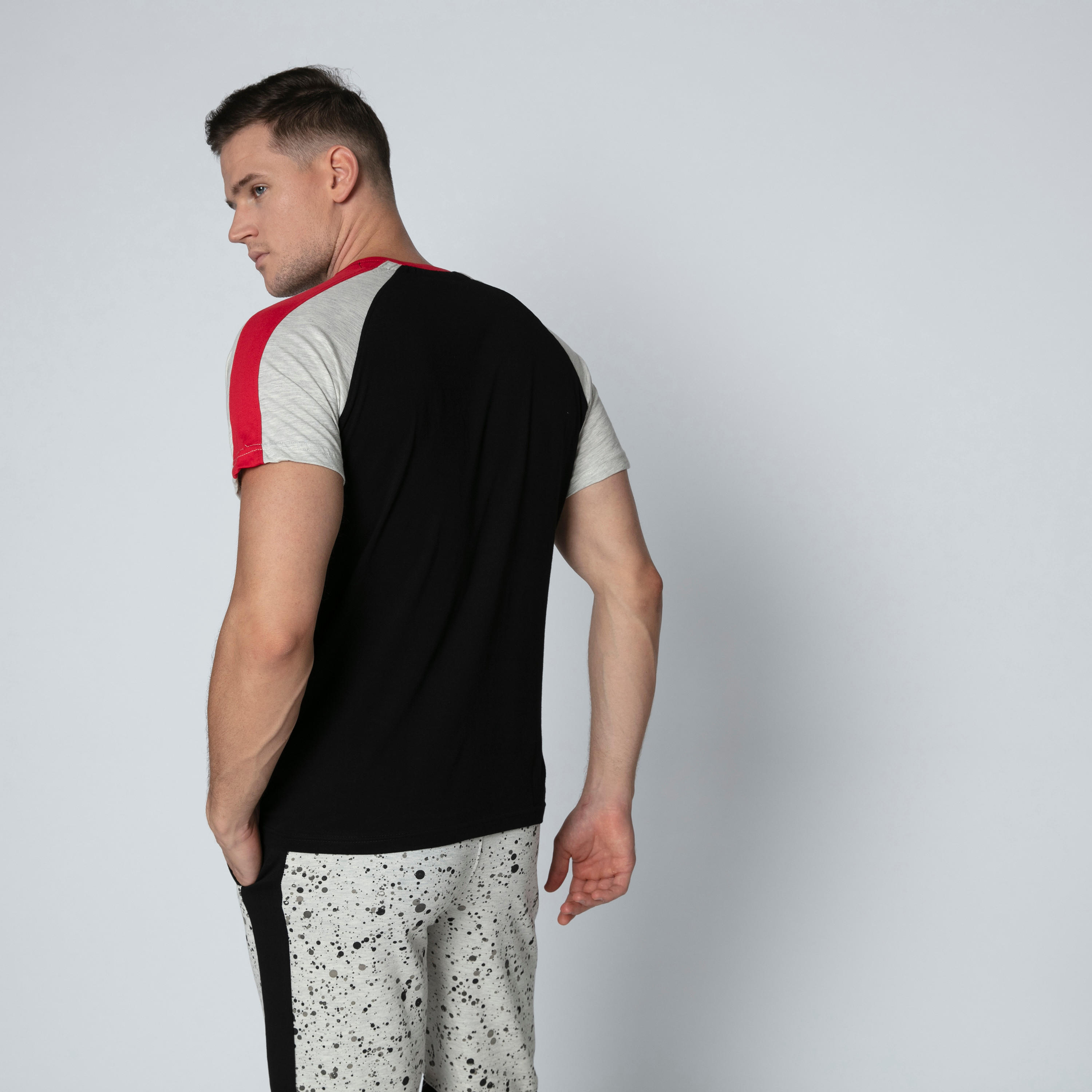 تيشيرت بياقة مستديرة وأكمام قصيرة وطبعات كابتن أمريكا-men-clothing-tshirtsandpolos-tshirts-image-2