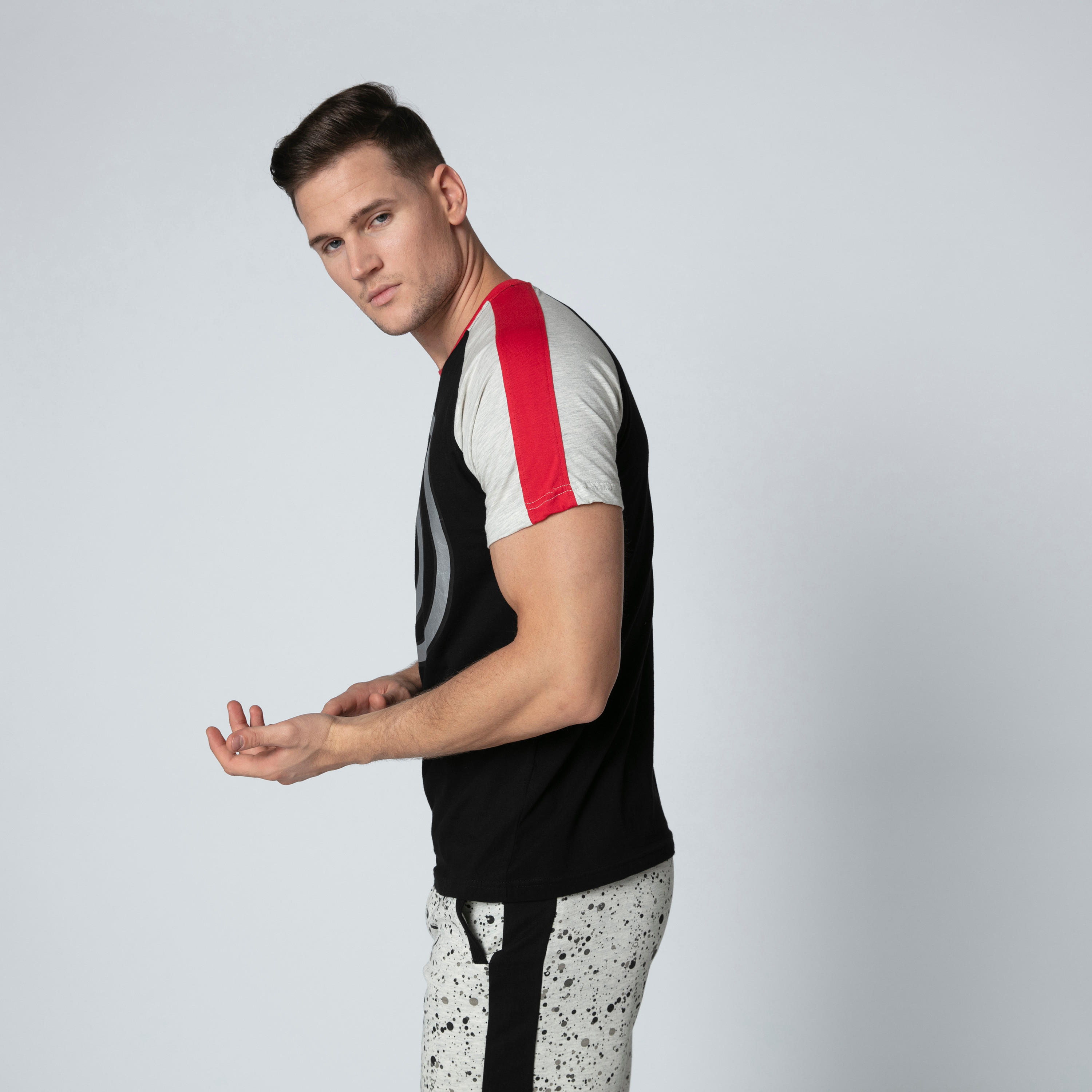 تيشيرت بياقة مستديرة وأكمام قصيرة وطبعات كابتن أمريكا-men-clothing-tshirtsandpolos-tshirts-image-4