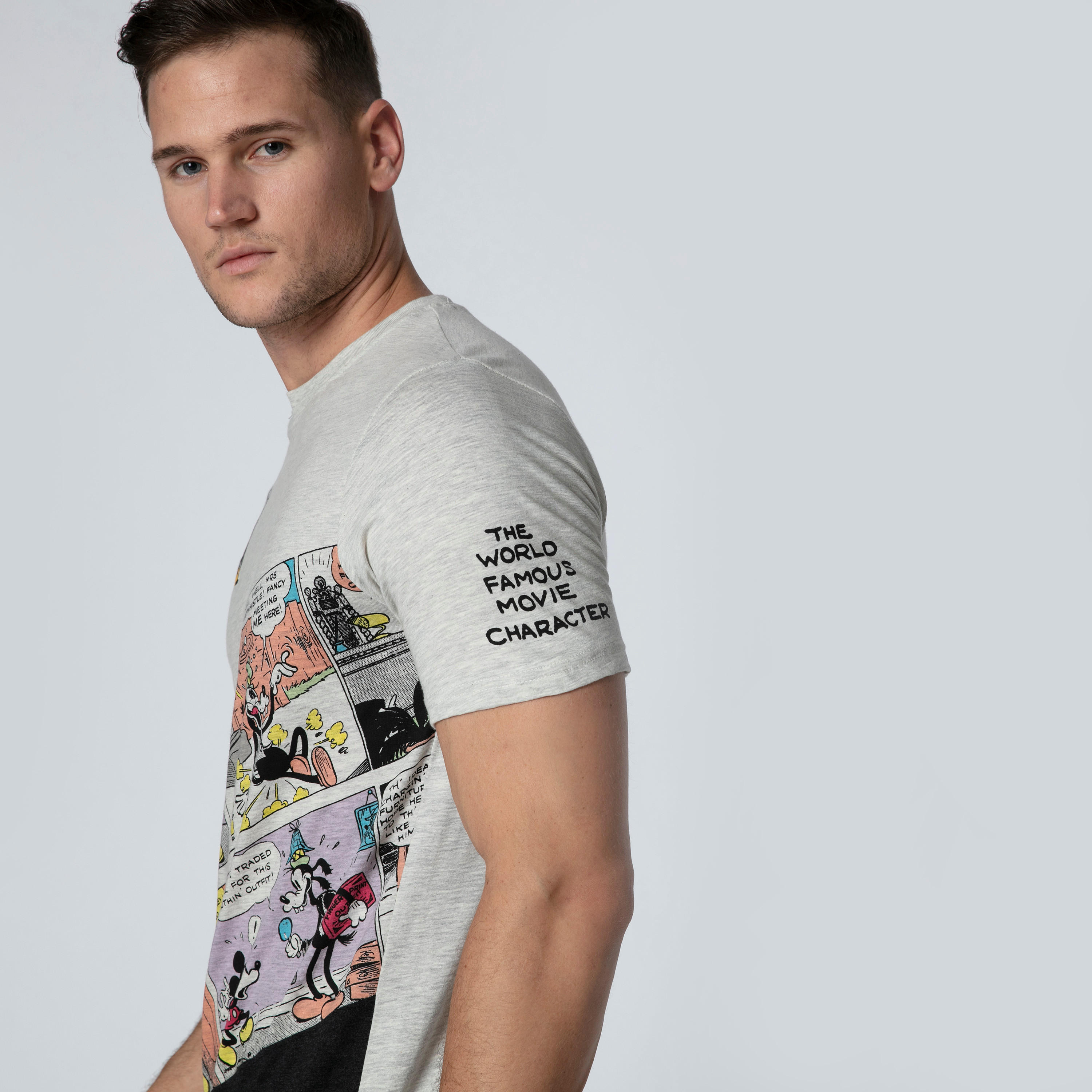 تيشيرت بأكمام قصيرة وياقة مستديرة وطبعات ميكي ماوس-men-clothing-tshirtsandpolos-tshirts-image-3