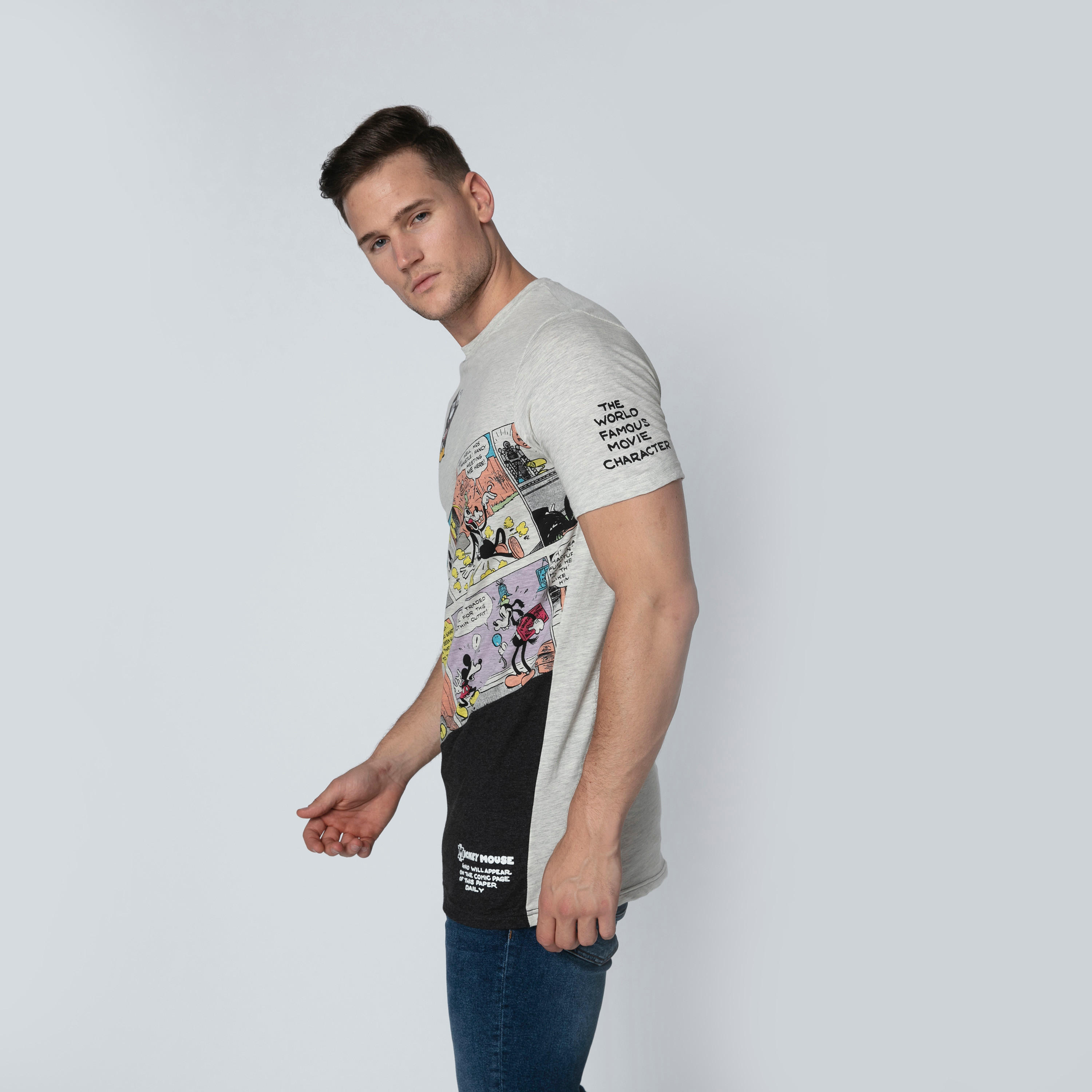 تيشيرت بأكمام قصيرة وياقة مستديرة وطبعات ميكي ماوس-men-clothing-tshirtsandpolos-tshirts-image-4