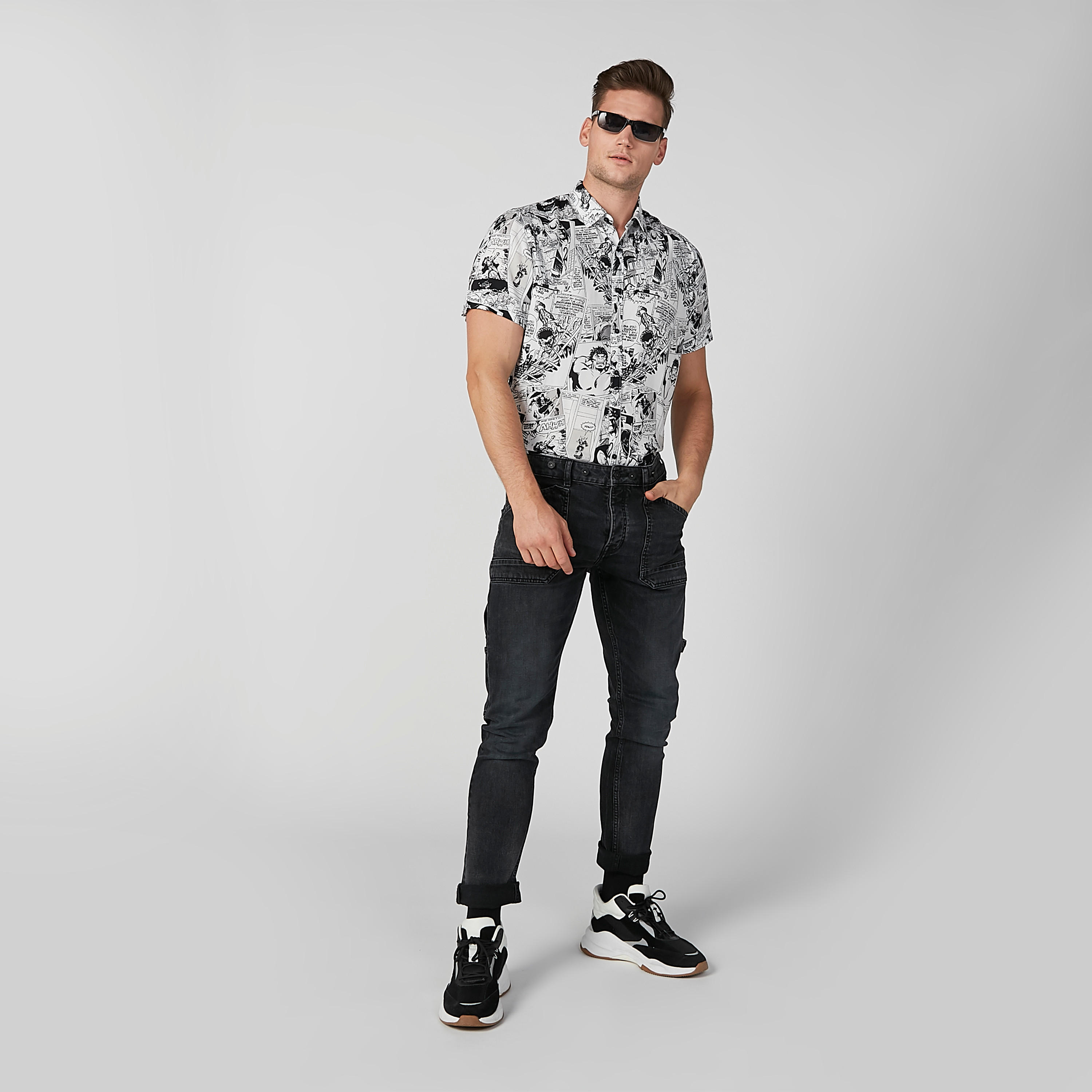 قميص بياقة عاديّة وأكمام قصيرة وطبعات هالك-men-clothing-shirts-image-1