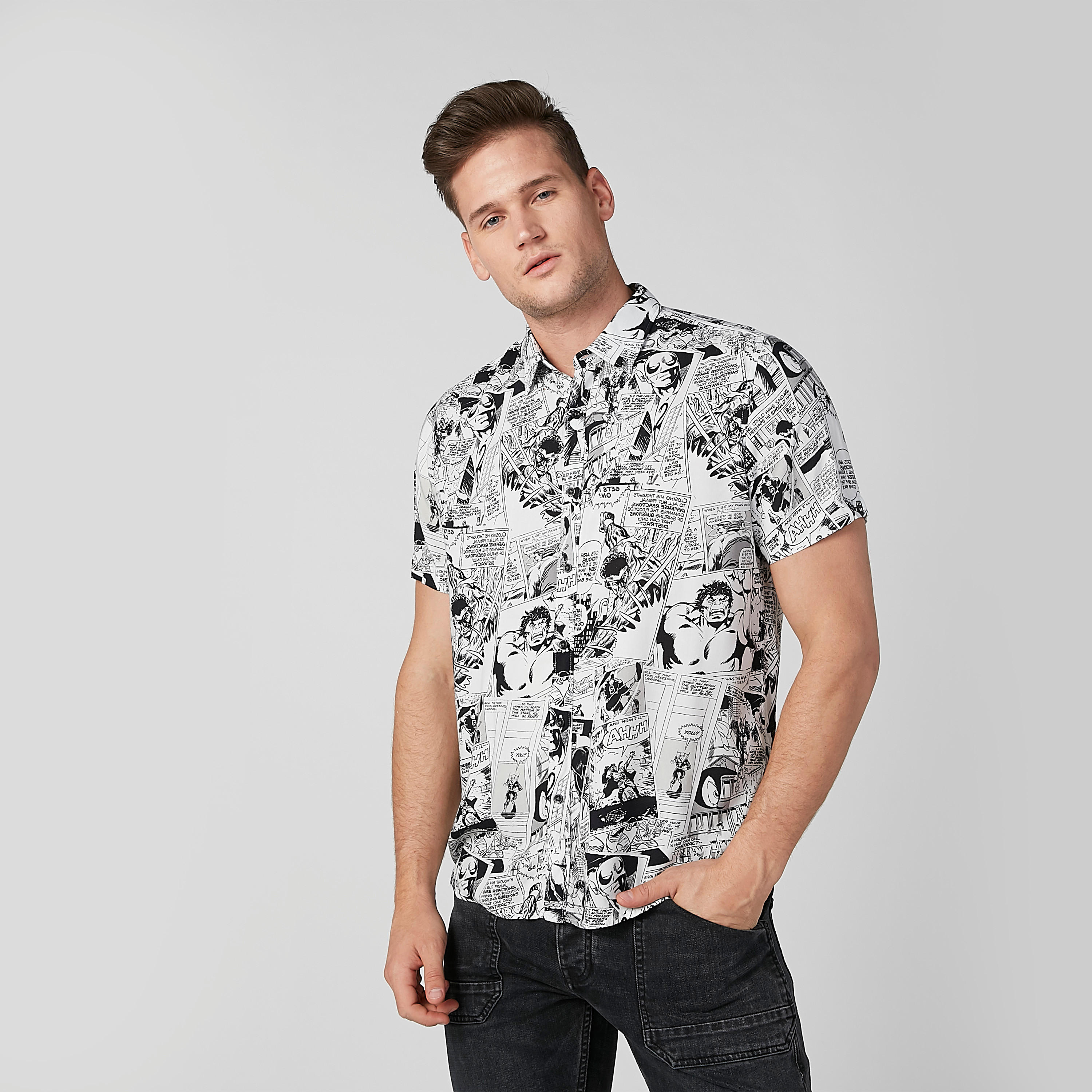 قميص بياقة عاديّة وأكمام قصيرة وطبعات هالك-men-clothing-shirts-image-2