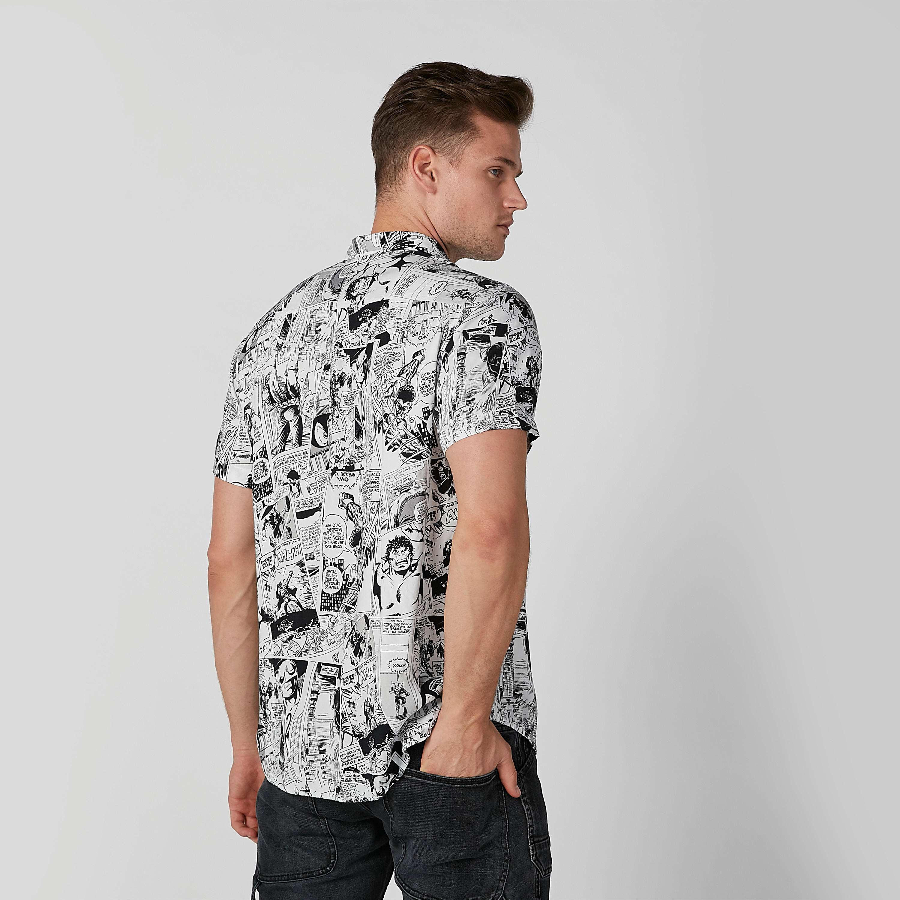 قميص بياقة عاديّة وأكمام قصيرة وطبعات هالك-men-clothing-shirts-image-4