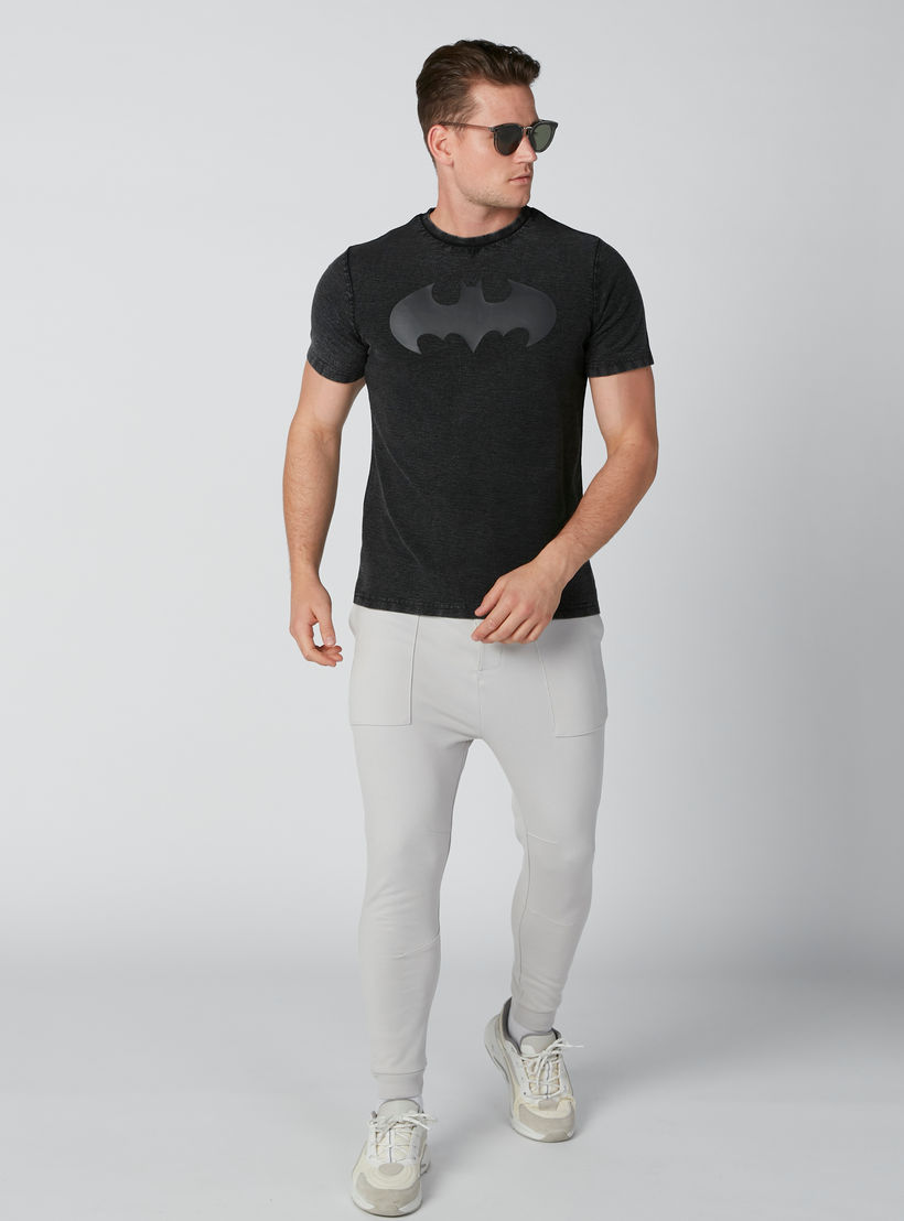 تيشيرت بياقة مستديرة وأكمام قصيرة وطبعات باتمان-men-clothing-tshirtsandpolos-tshirts-image-3