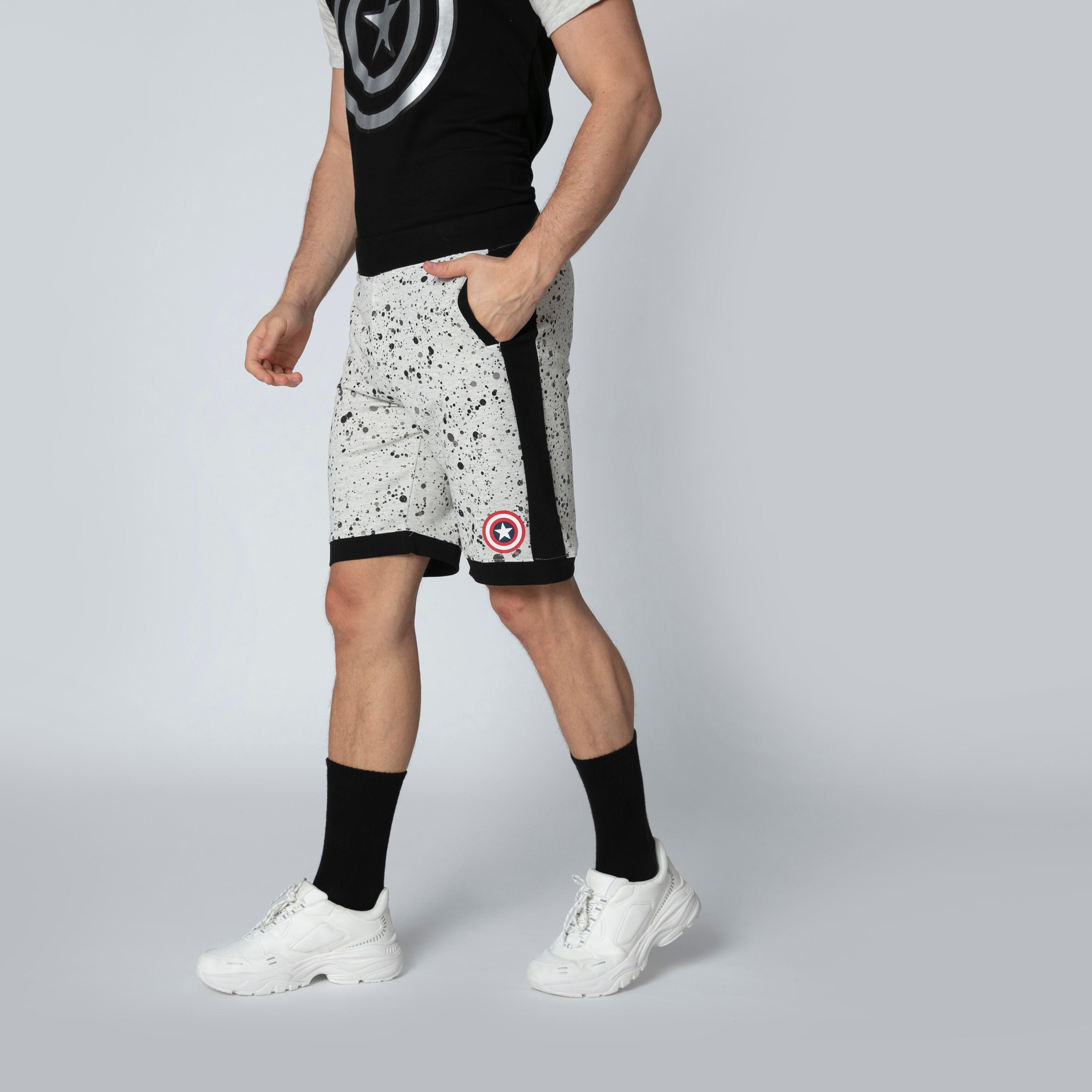 شورت بجيوب وشريطة متباينة وطبعات كابتن أمريكا-men-clothing-bottoms-shorts-image-1