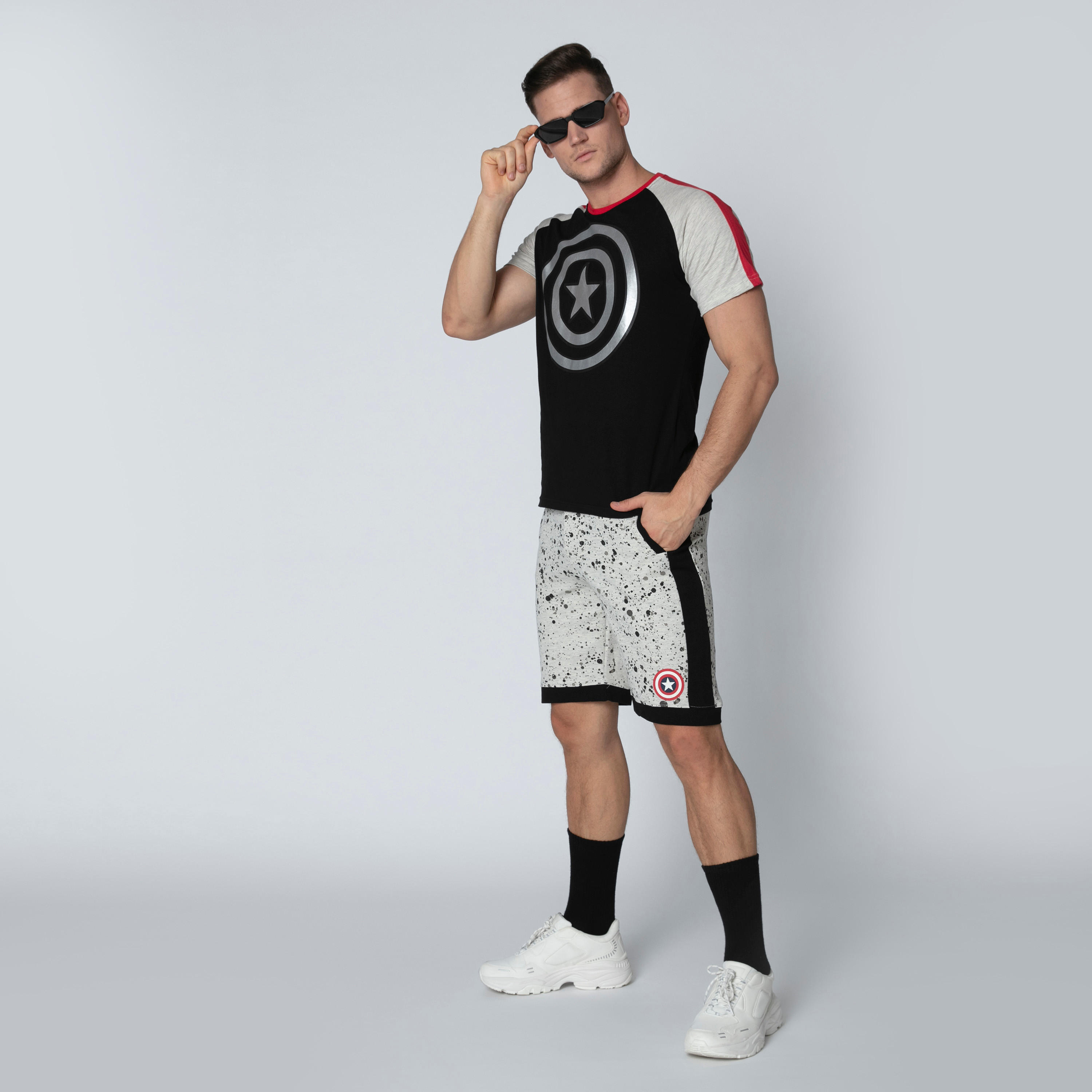 شورت بجيوب وشريطة متباينة وطبعات كابتن أمريكا-men-clothing-bottoms-shorts-image-2