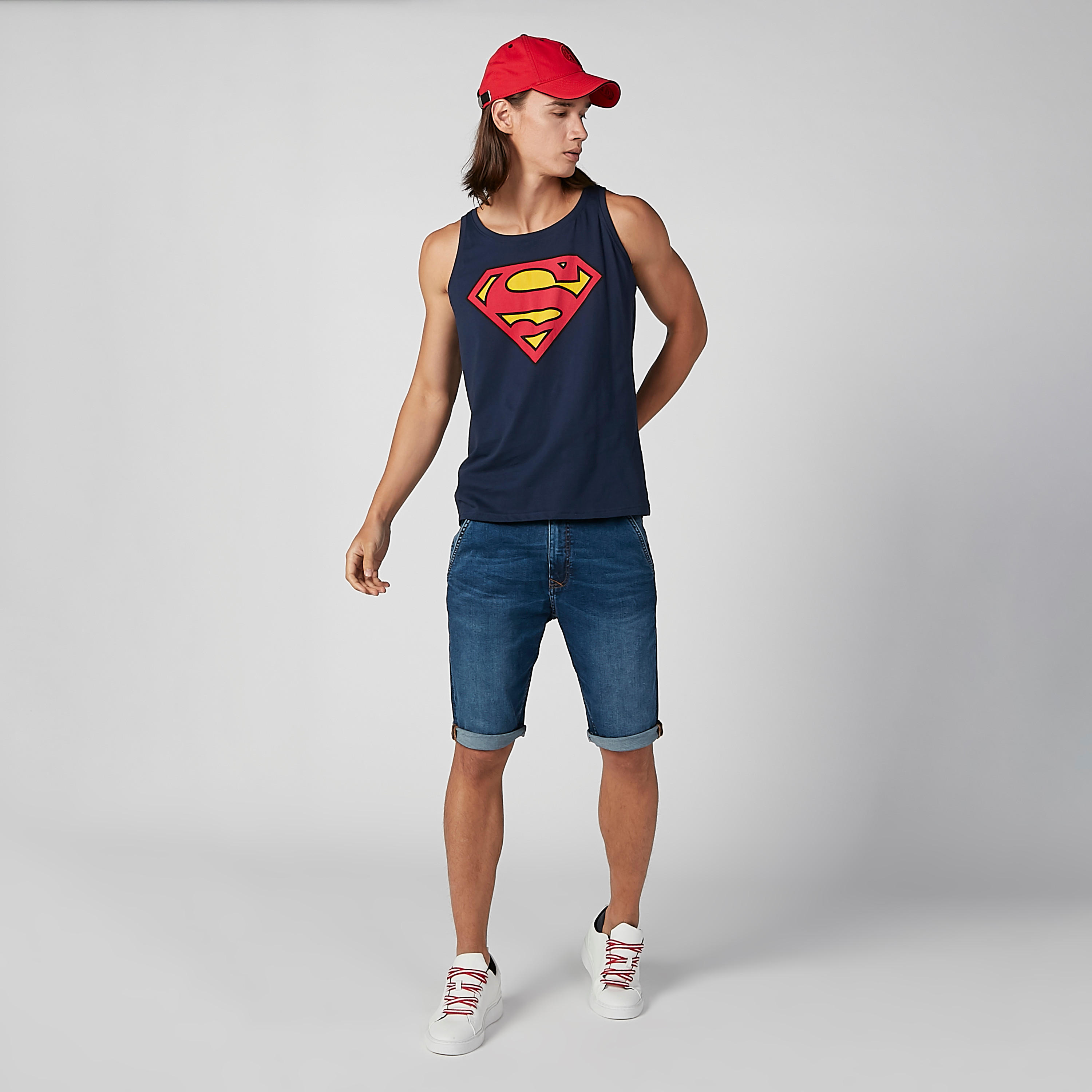 تيشيرت دون أكمام بياقة عميقة وطبعات سوبرمان-men-clothing-tshirtsandpolos-tshirts-image-1