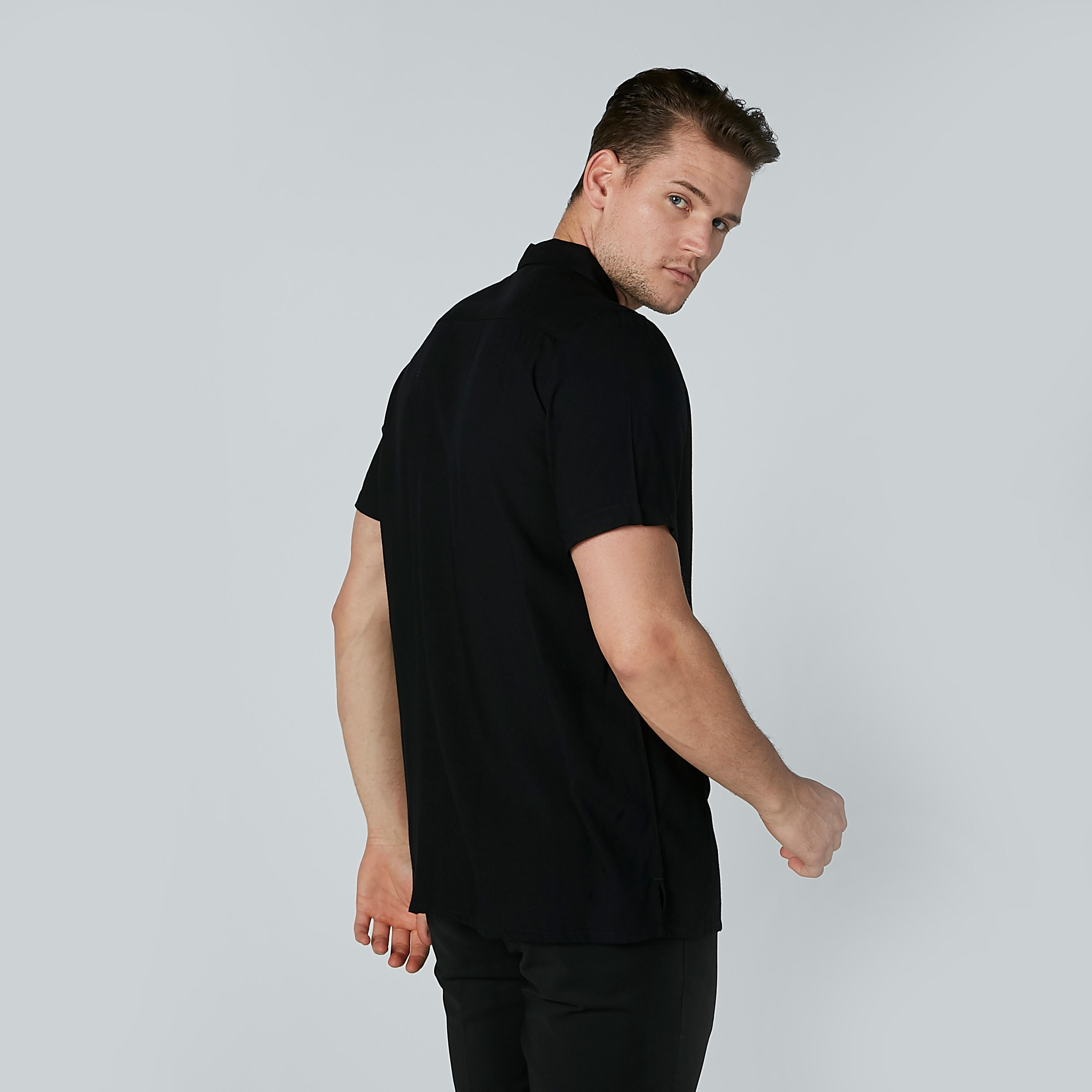 قميص بياقة عادية وأكمام قصيرة وتطريز سوبرمان-men-clothing-shirts-image-4