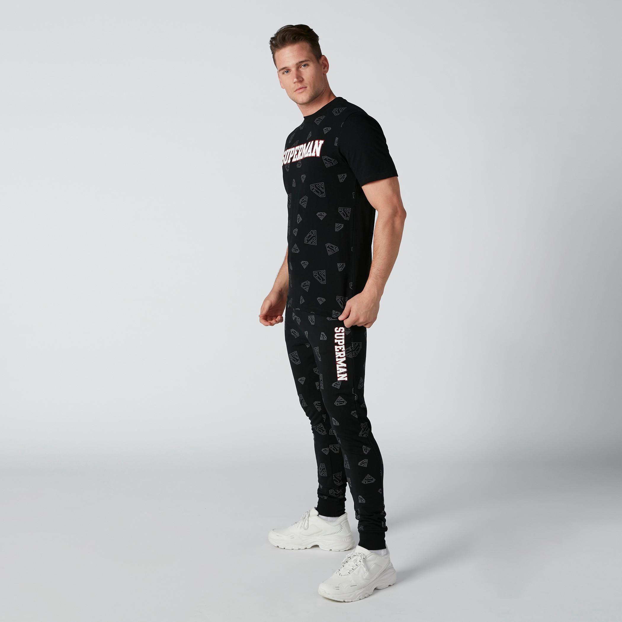 تيشيرت بياقة ضيّقة وأكمام قصيرة وطبعات سوبرمان-men-clothing-tshirtsandpolos-tshirts-image-2