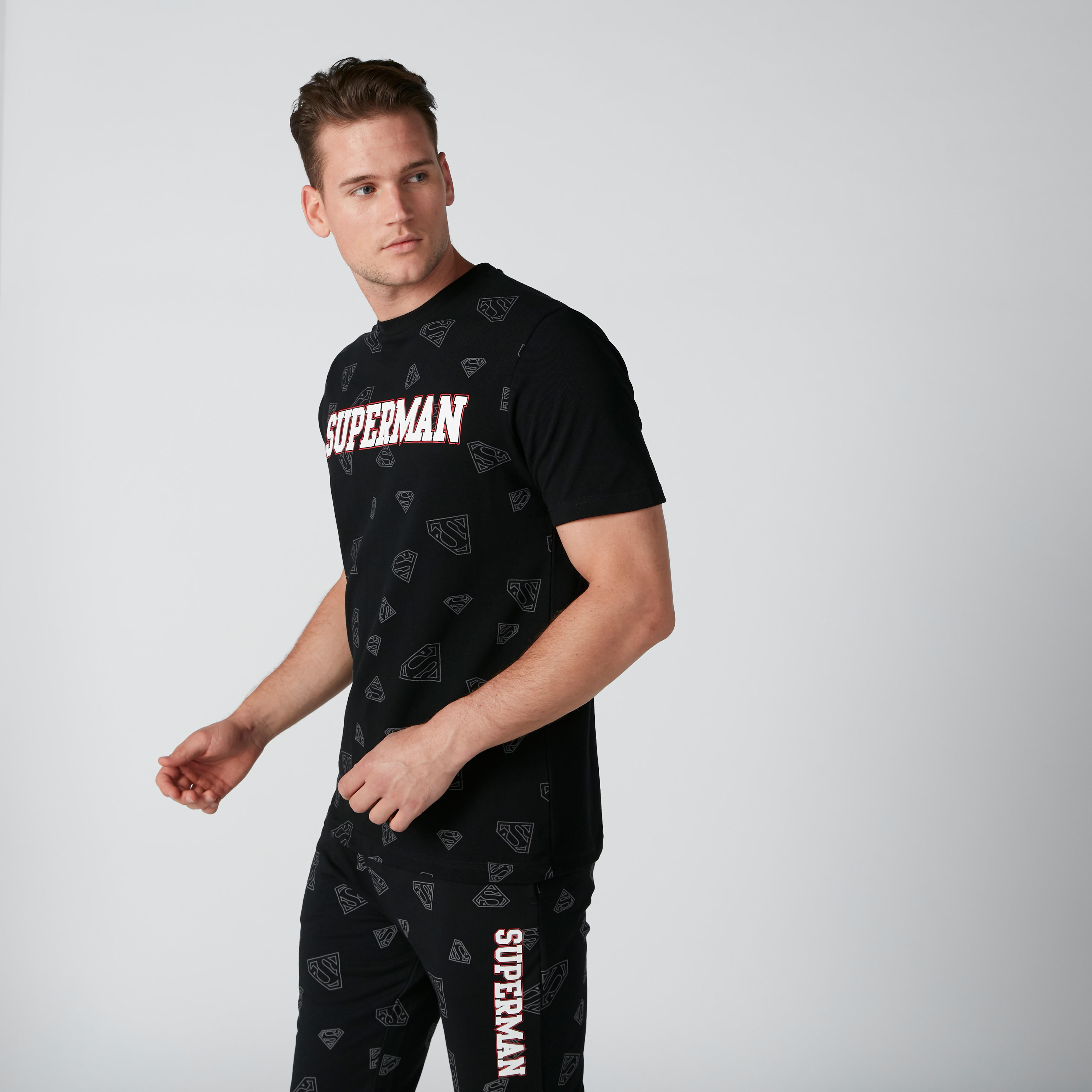 تيشيرت بياقة ضيّقة وأكمام قصيرة وطبعات سوبرمان-men-clothing-tshirtsandpolos-tshirts-image-3