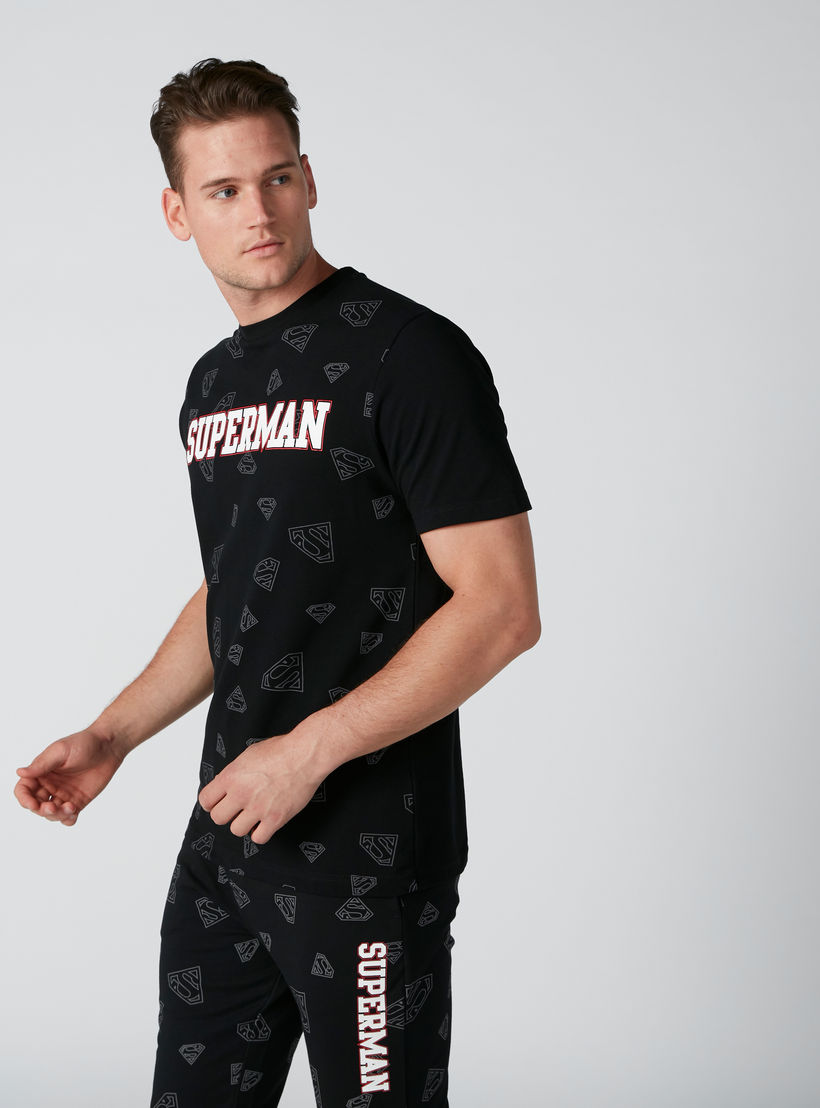 تيشيرت بياقة ضيّقة وأكمام قصيرة وطبعات سوبرمان-men-clothing-tshirtsandpolos-tshirts-image-3