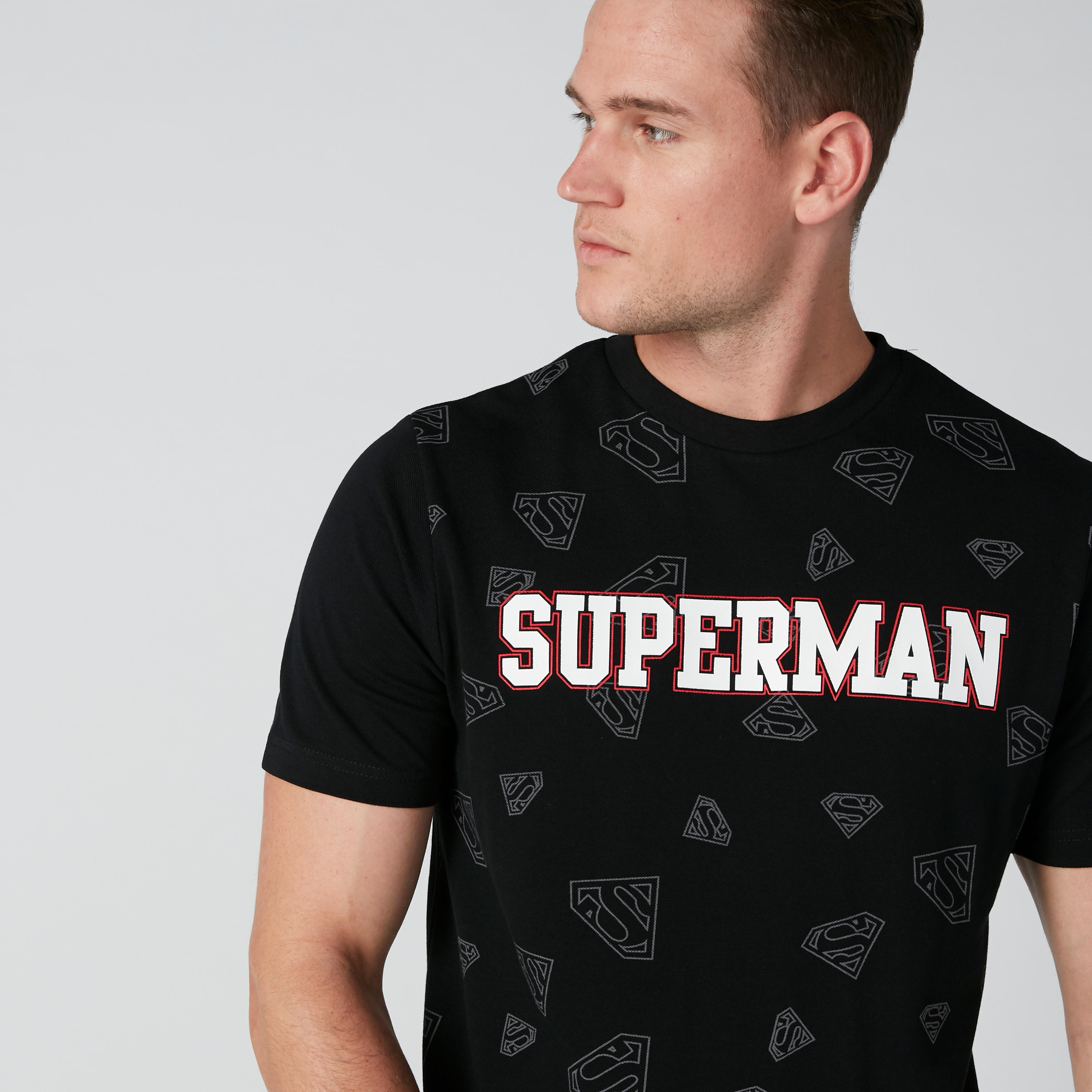 تيشيرت بياقة ضيّقة وأكمام قصيرة وطبعات سوبرمان-men-clothing-tshirtsandpolos-tshirts-image-5