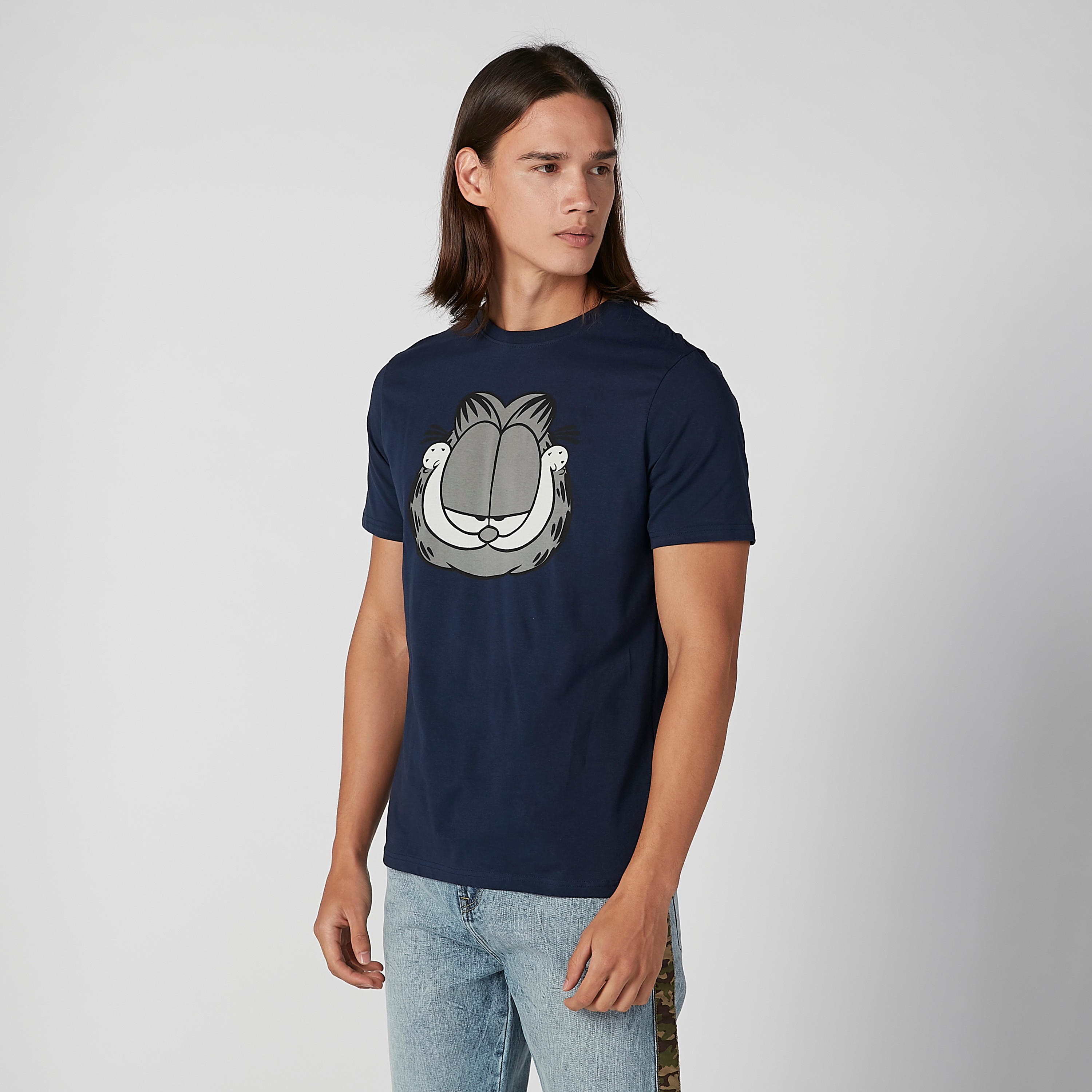 تيشيرت مستدام سليم بياقة ضيّقة وطبعات جارفيلد -men-clothing-tshirtsandpolos-tshirts-image-2