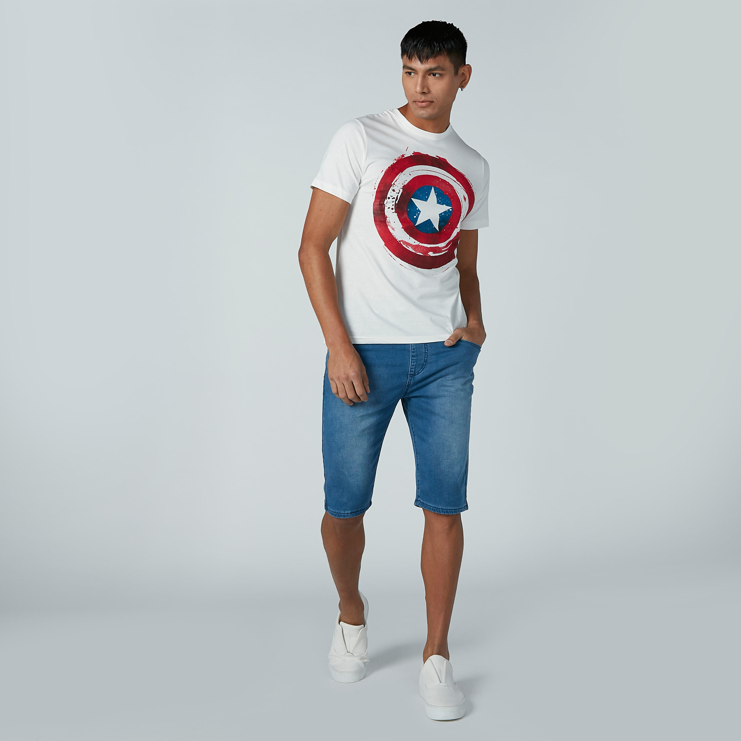 تيشيرت مستدام بياقة ضيّقة وأكمام قصيرة وطبعات كابتن أمريكا-men-clothing-tshirtsandpolos-tshirts-image-2