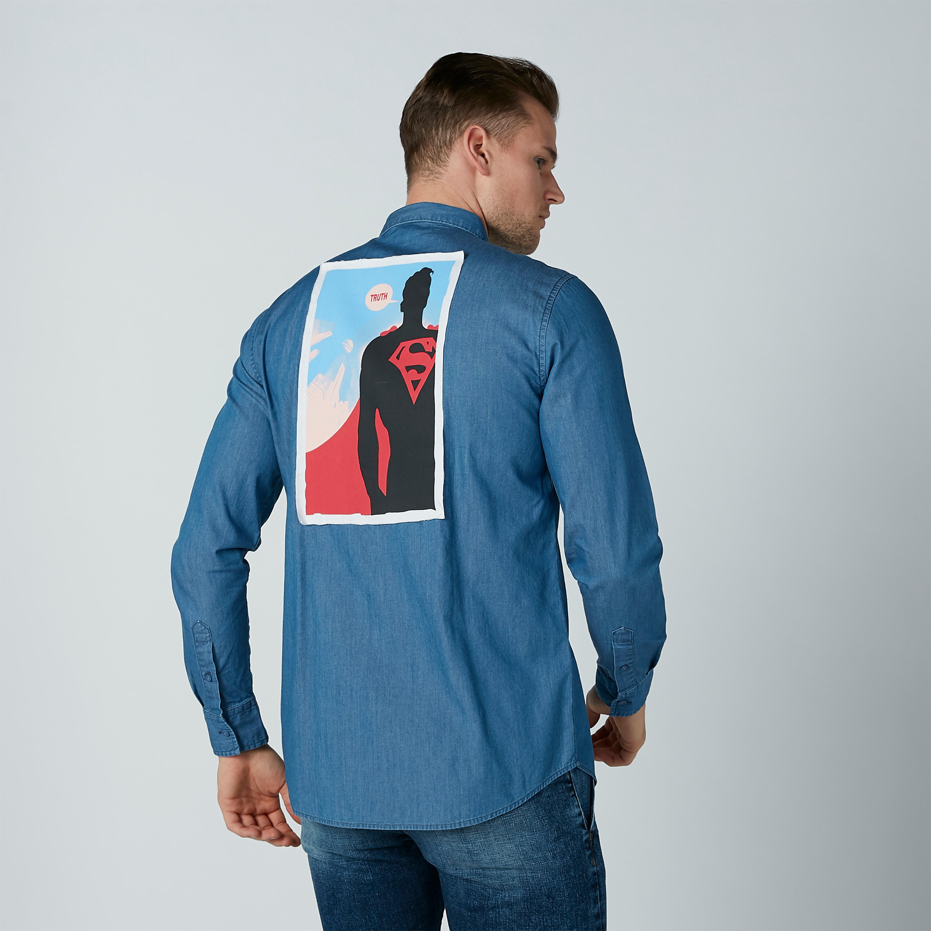 قميص بأكمام طويلة وأزرار وطبعات سوبرمان-men-clothing-shirts-image-3