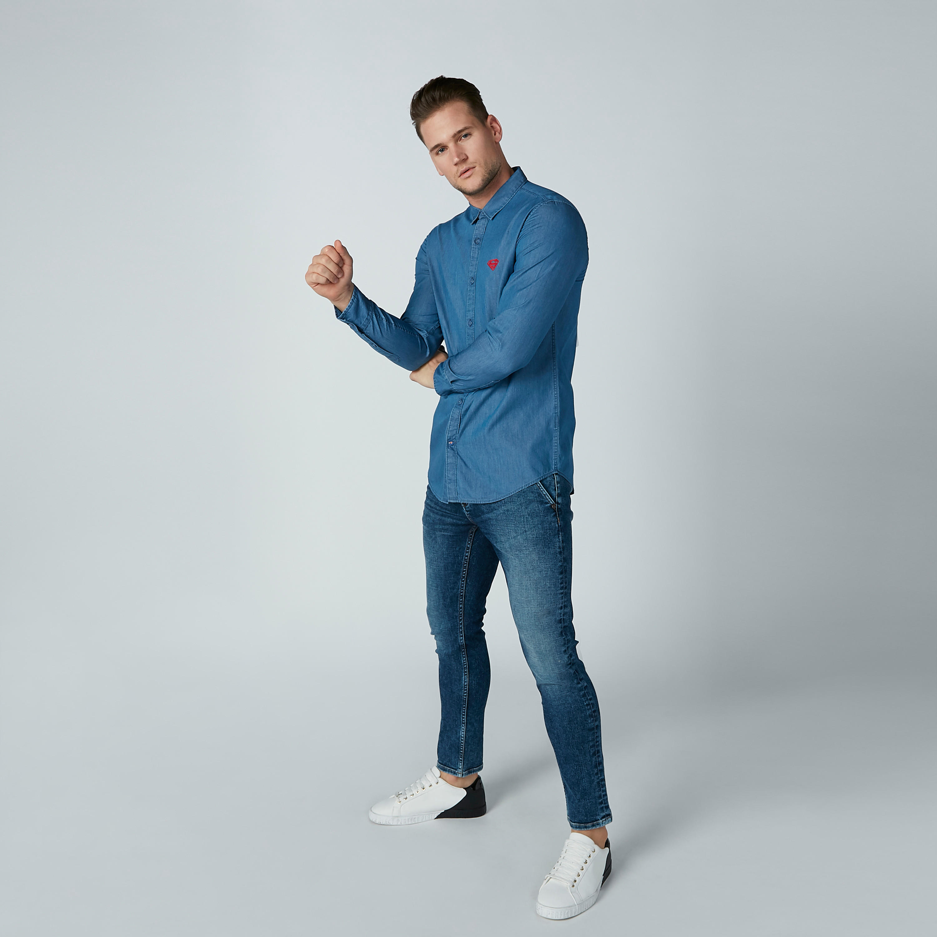 قميص بأكمام طويلة وأزرار وطبعات سوبرمان-men-clothing-shirts-image-2