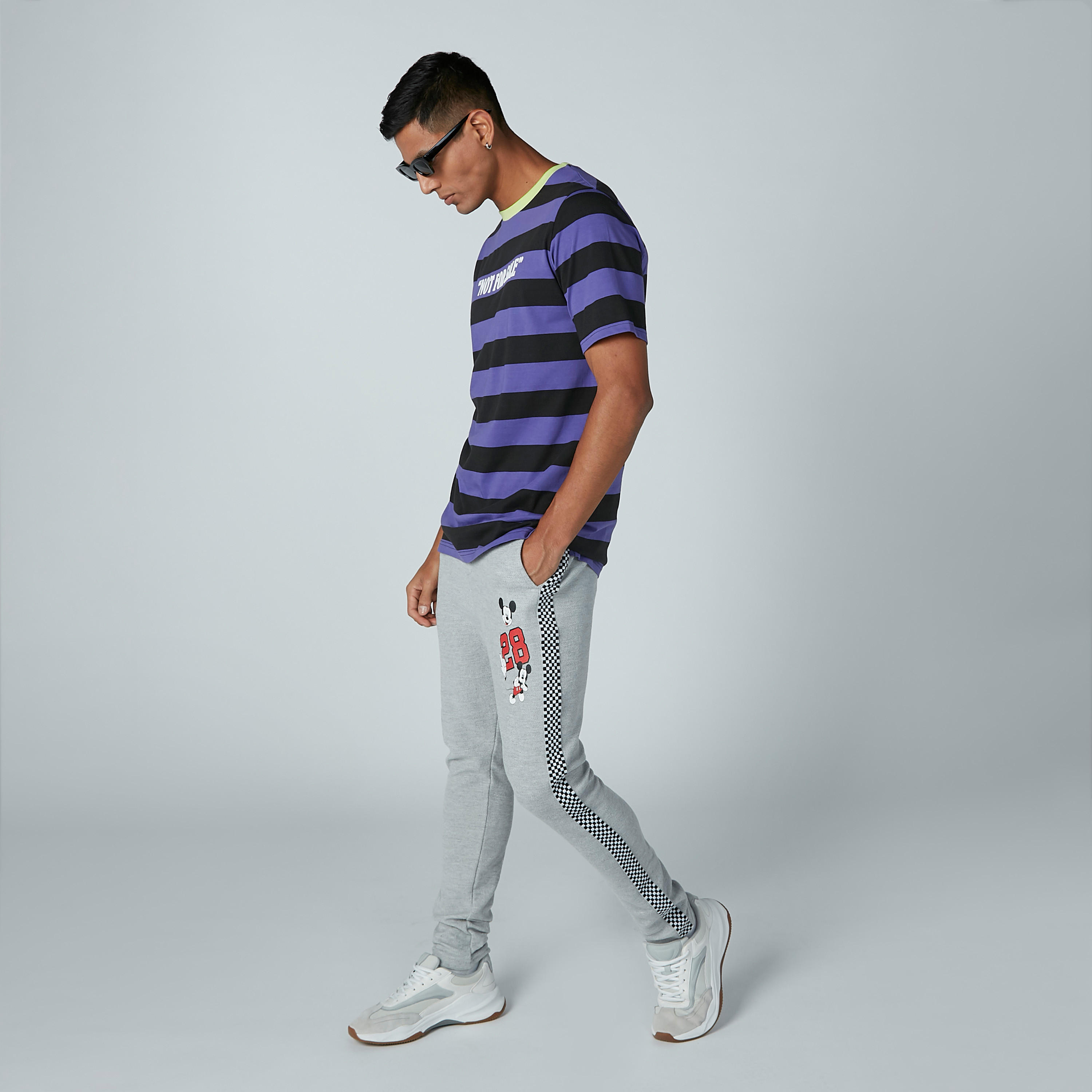 بنطال بجيوب وطبعات ميكي ماوس-men-clothing-bottoms-joggers-image-1