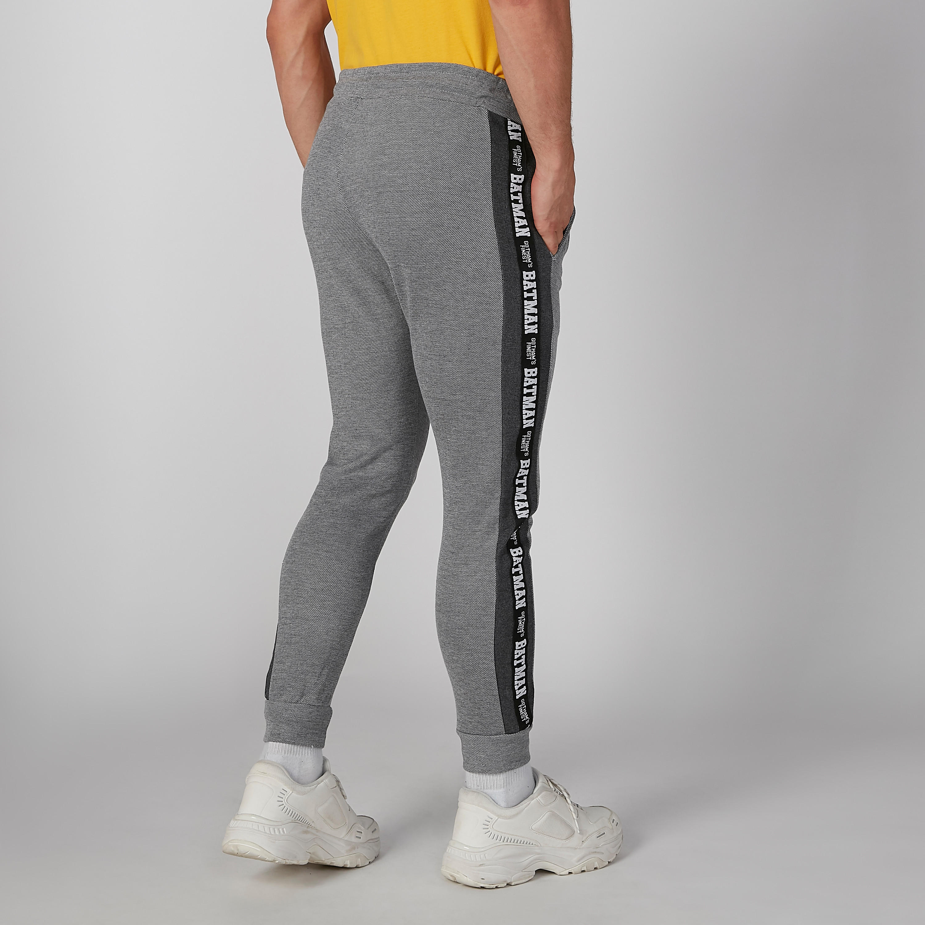 بنطال رياضي برباط وجيوب وطبعات باتمان-men-clothing-bottoms-joggers-image-2