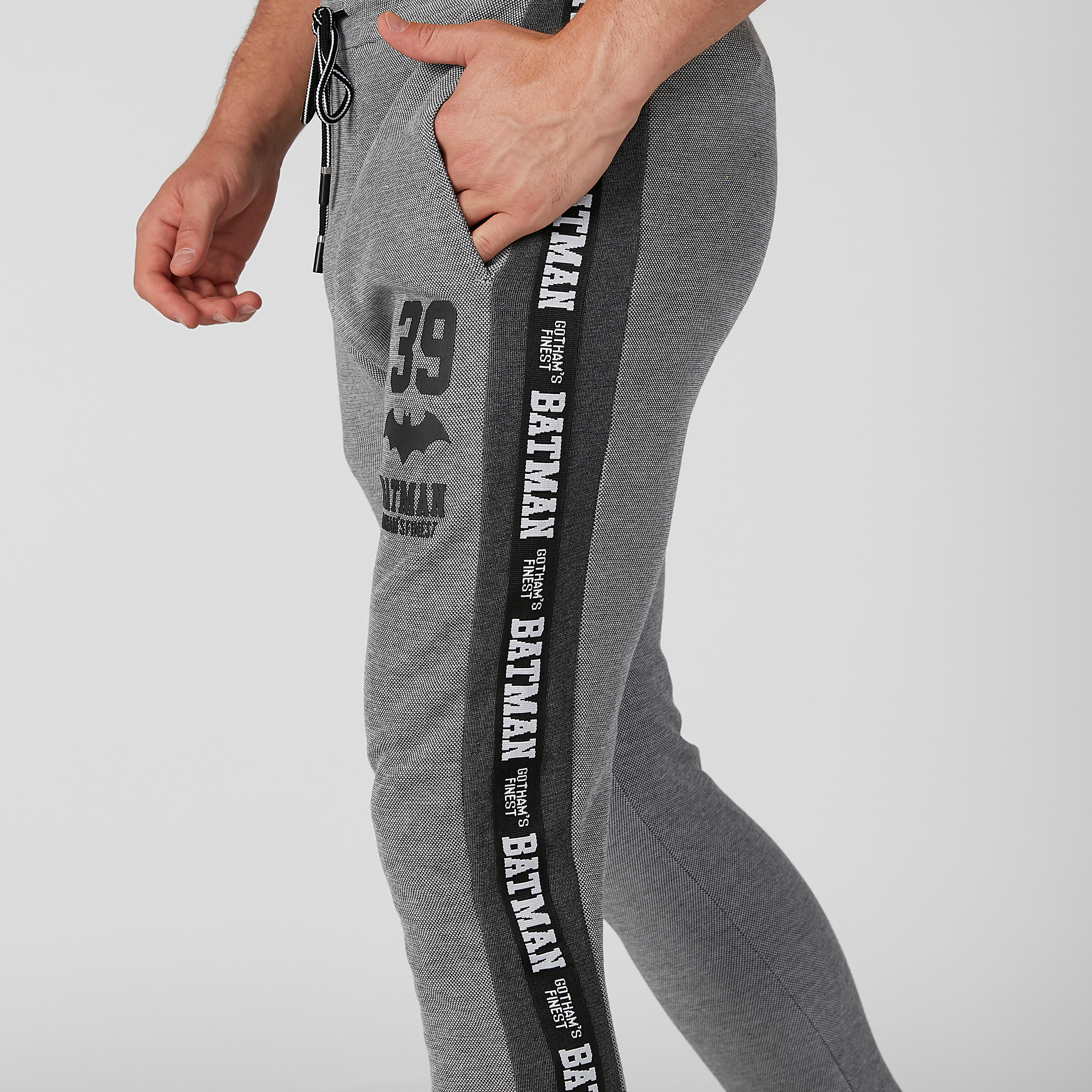بنطال رياضي برباط وجيوب وطبعات باتمان-men-clothing-bottoms-joggers-image-5