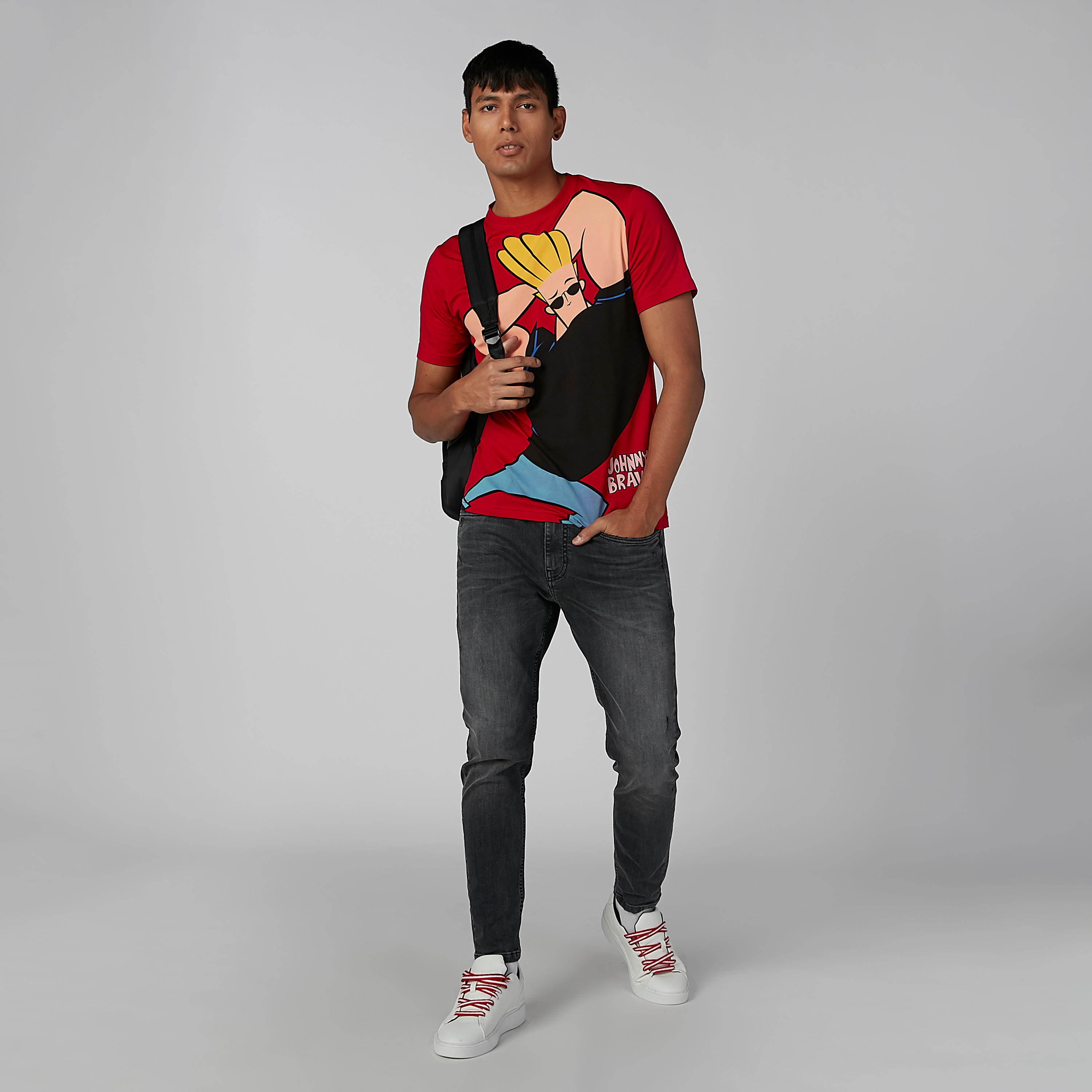 تيشيرت بياقة مستديرة وأكمام قصيرة وطبعات جوني برافو-men-clothing-tshirtsandpolos-tshirts-image-2