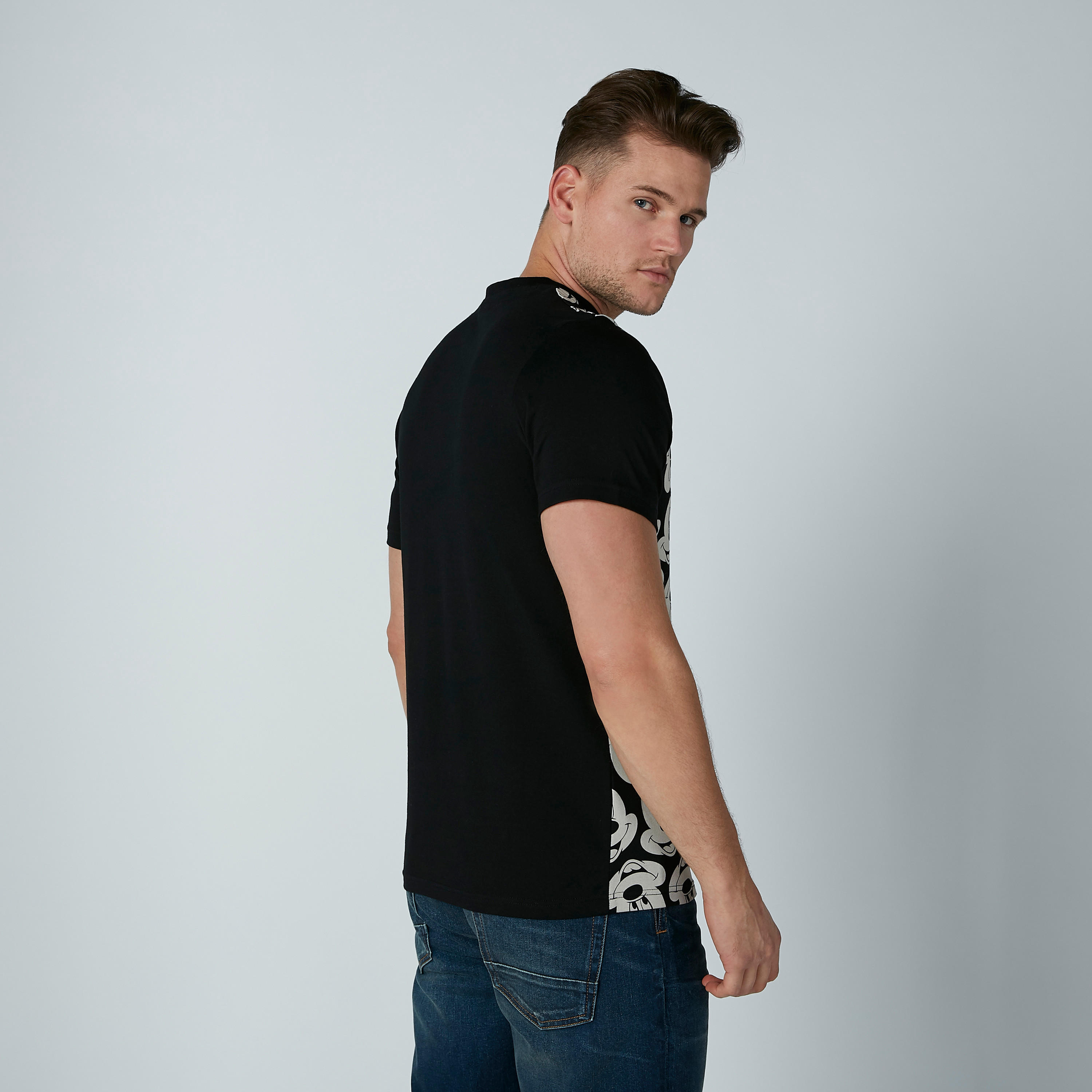 تيشيرت بأكمام قصيرة وطبعات ميكي ماوس-men-clothing-tshirtsandpolos-tshirts-image-4