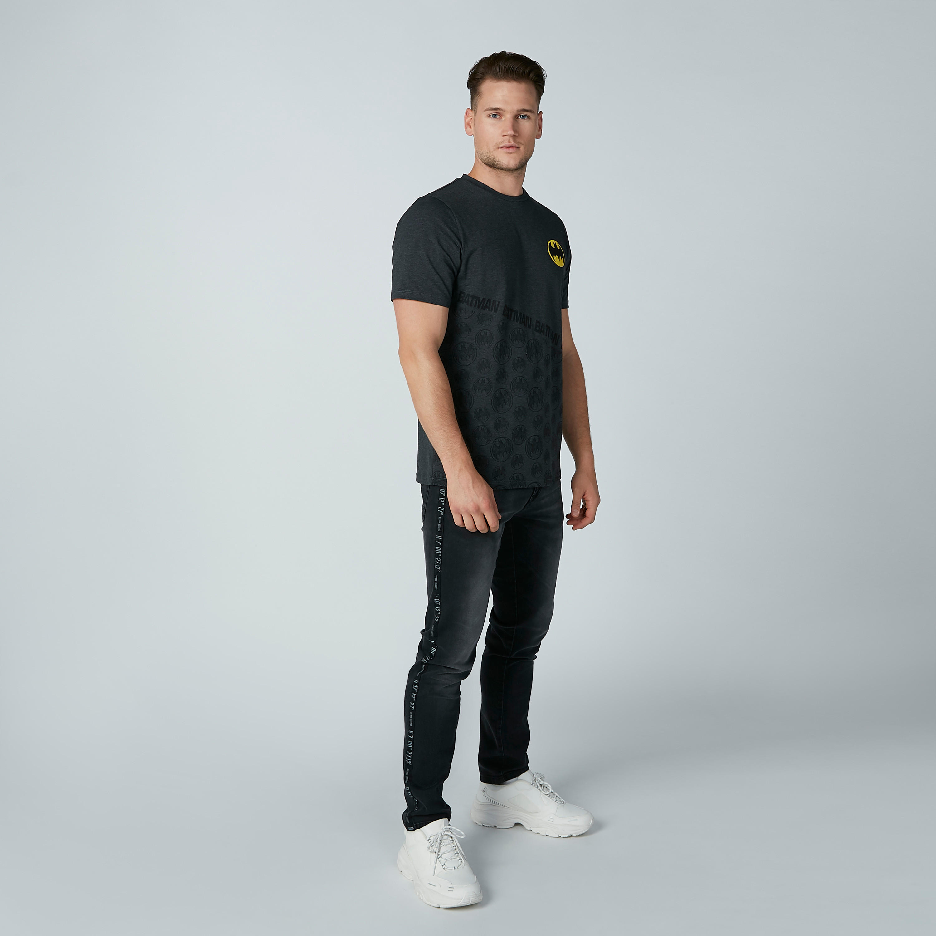 تيشيرت بقصّة سليم وأكمام قصيرة وطبعات باتمان-men-clothing-tshirtsandpolos-tshirts-image-2