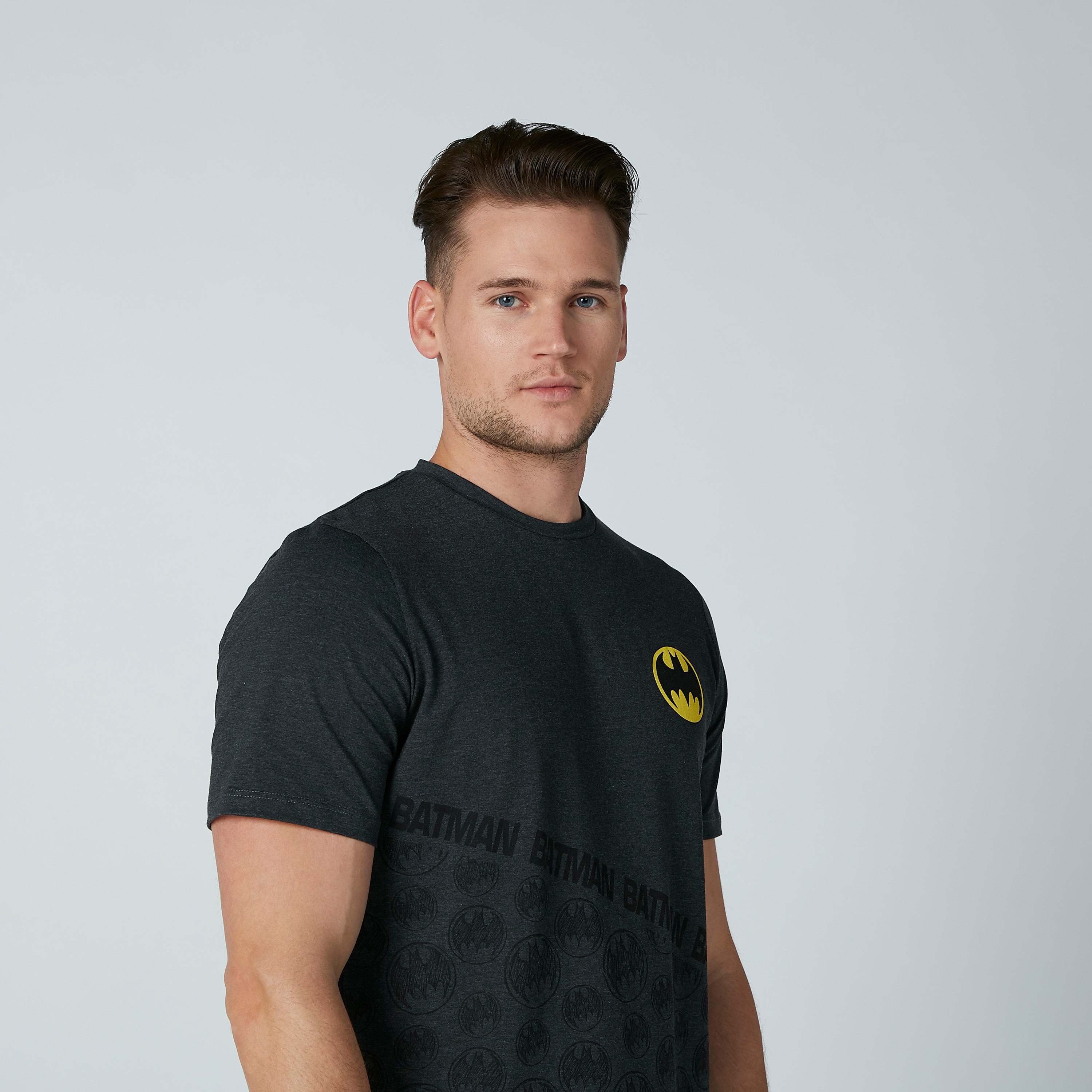 تيشيرت بقصّة سليم وأكمام قصيرة وطبعات باتمان-men-clothing-tshirtsandpolos-tshirts-image-3
