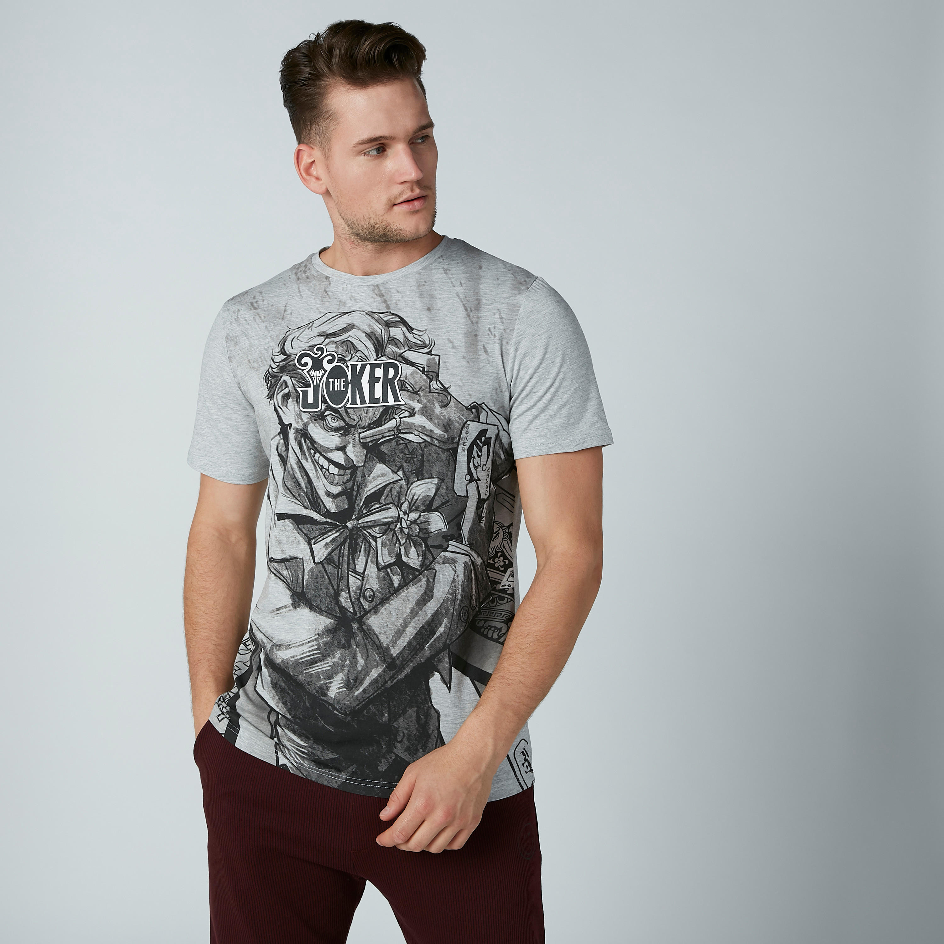 تيشيرت بأكمام قصيرة وياقة مستديرة وطبعات جوكر-men-clothing-tshirtsandpolos-tshirts-image-1