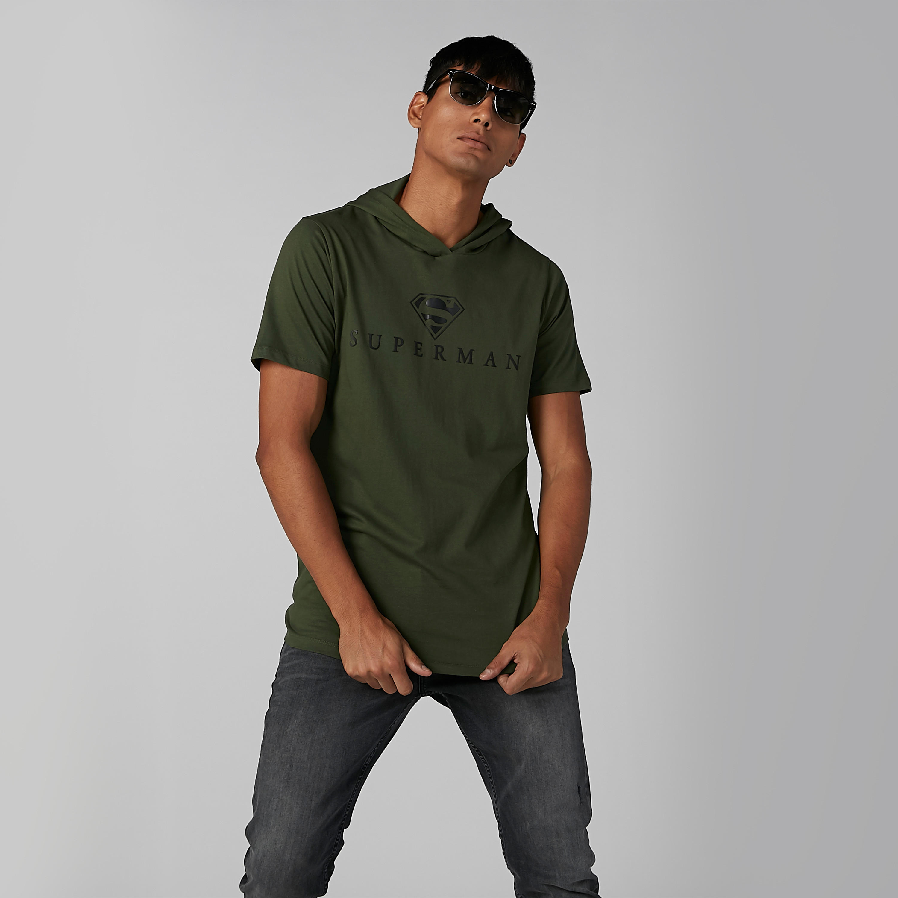 تيشيرت بقبّعة وأكمام قصيرة وطبعات سوبرمان-men-clothing-tshirtsandpolos-tshirts-image-4