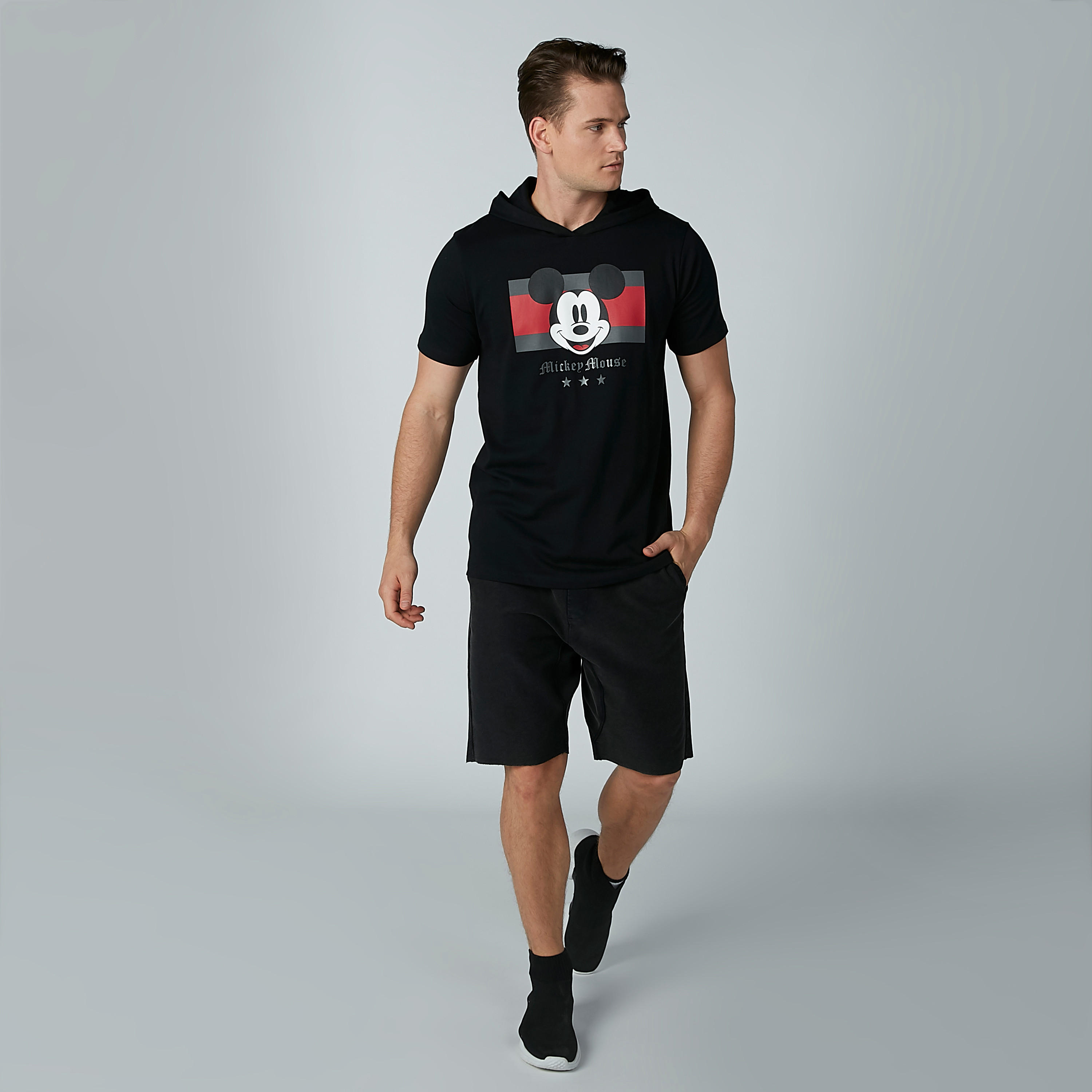تيشيرت بقبّعة وأكمام قصيرة وطبعات ميكي ماوس-men-clothing-tshirtsandpolos-tshirts-image-2