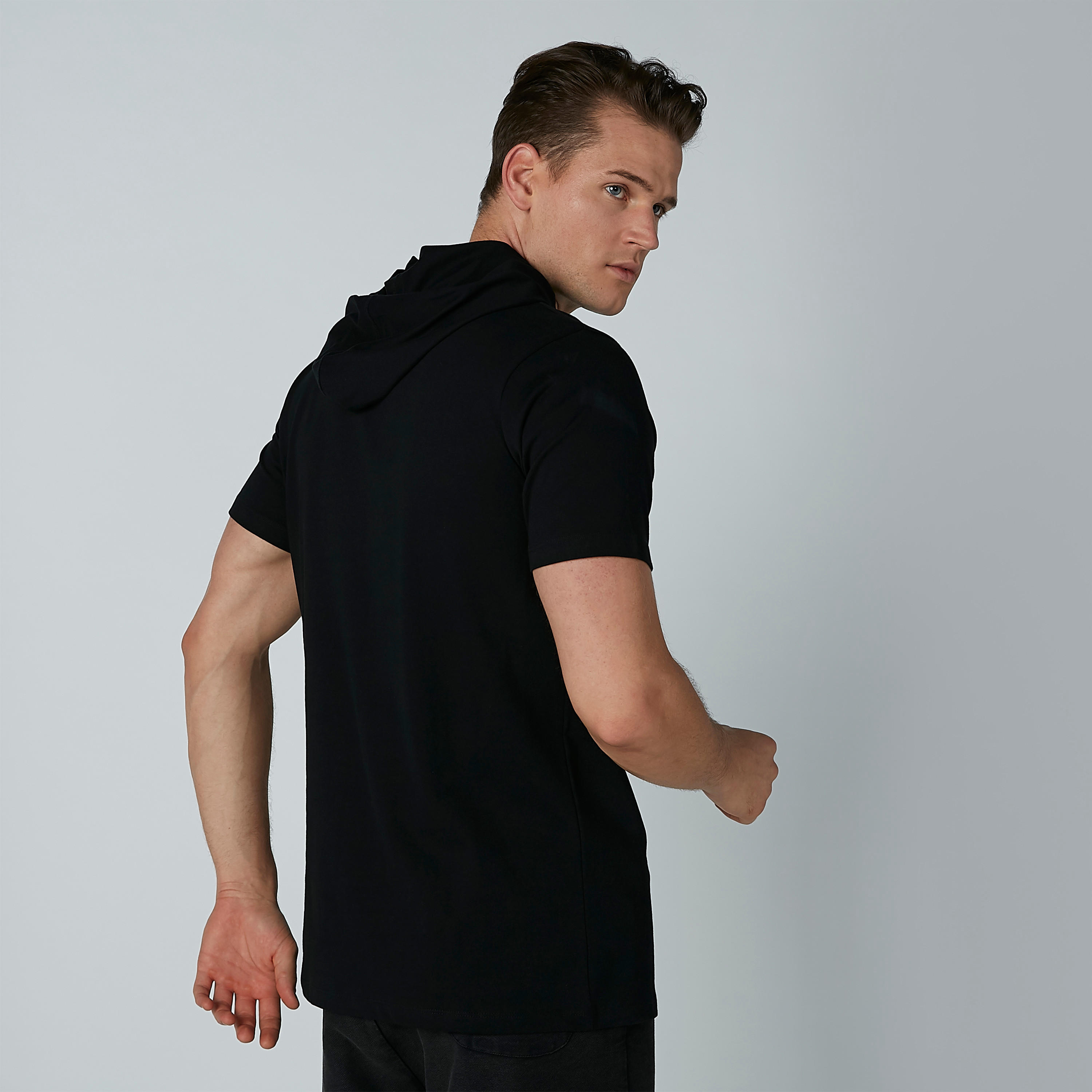 تيشيرت بقبّعة وأكمام قصيرة وطبعات ميكي ماوس-men-clothing-tshirtsandpolos-tshirts-image-3