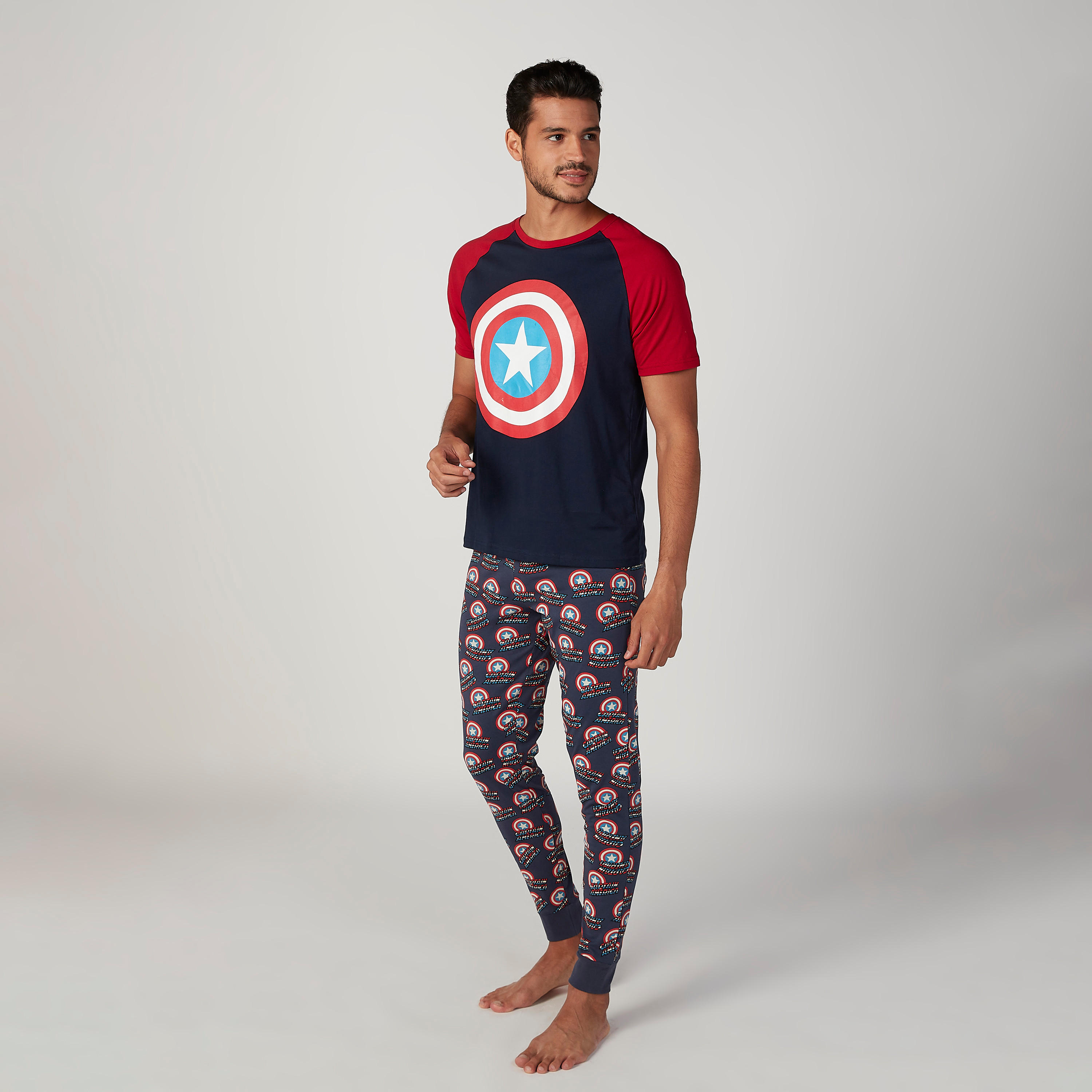 طقم بيجاما من بنطال وتيشيرت بطبعات كابتن أمريكا-men-clothing-nightwear-sets-image-1