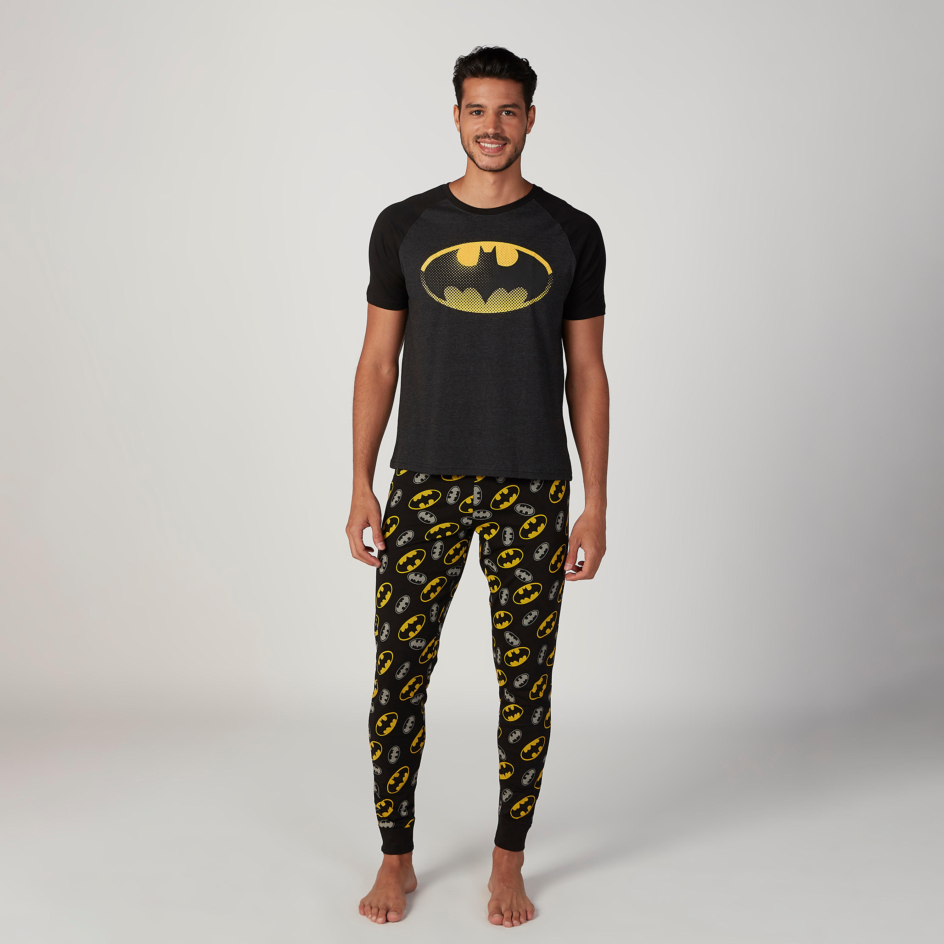 طقم بيجاما وتيشيرت بطبعات باتمان-men-clothing-nightwear-sets-image-3