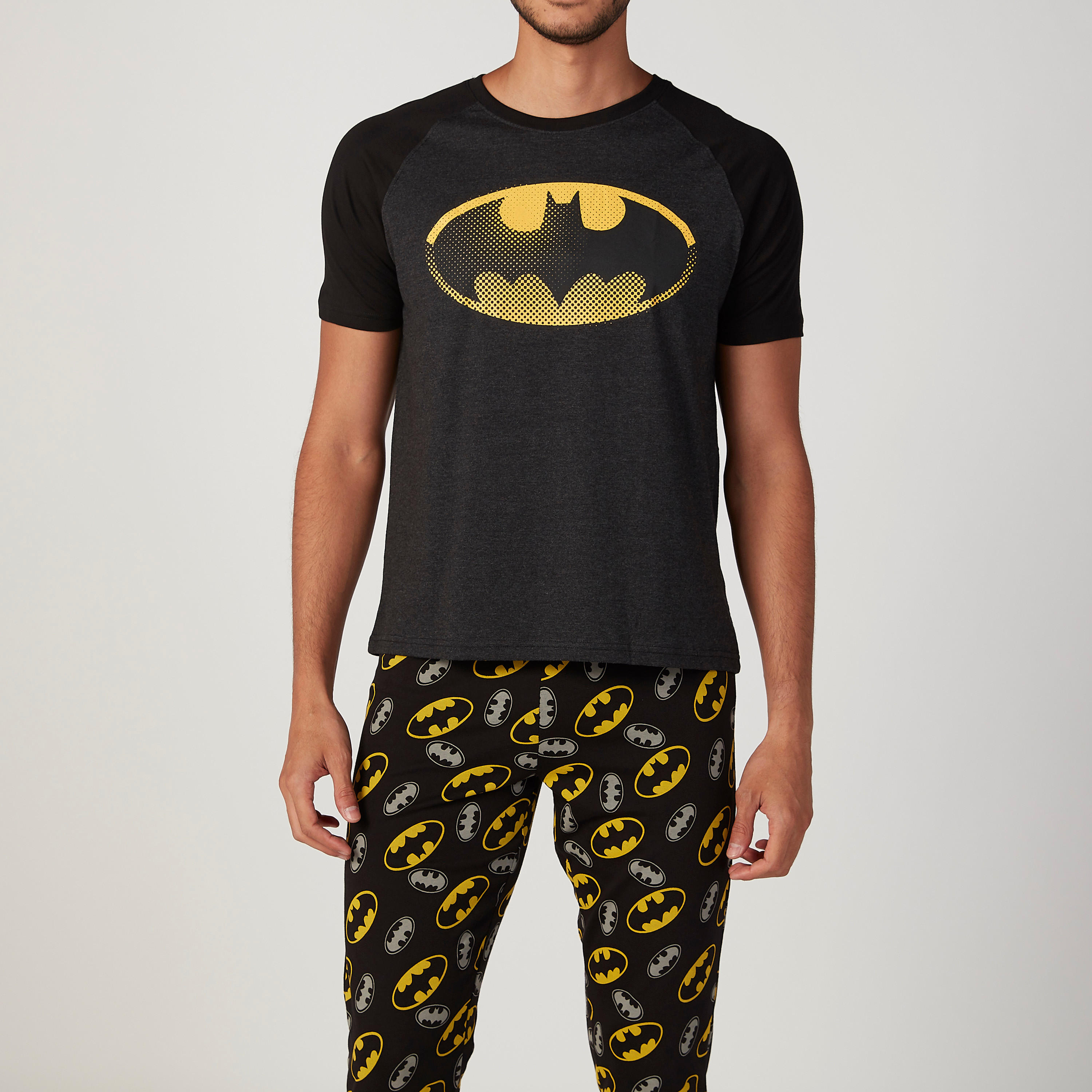 طقم بيجاما وتيشيرت بطبعات باتمان-men-clothing-nightwear-sets-image-1
