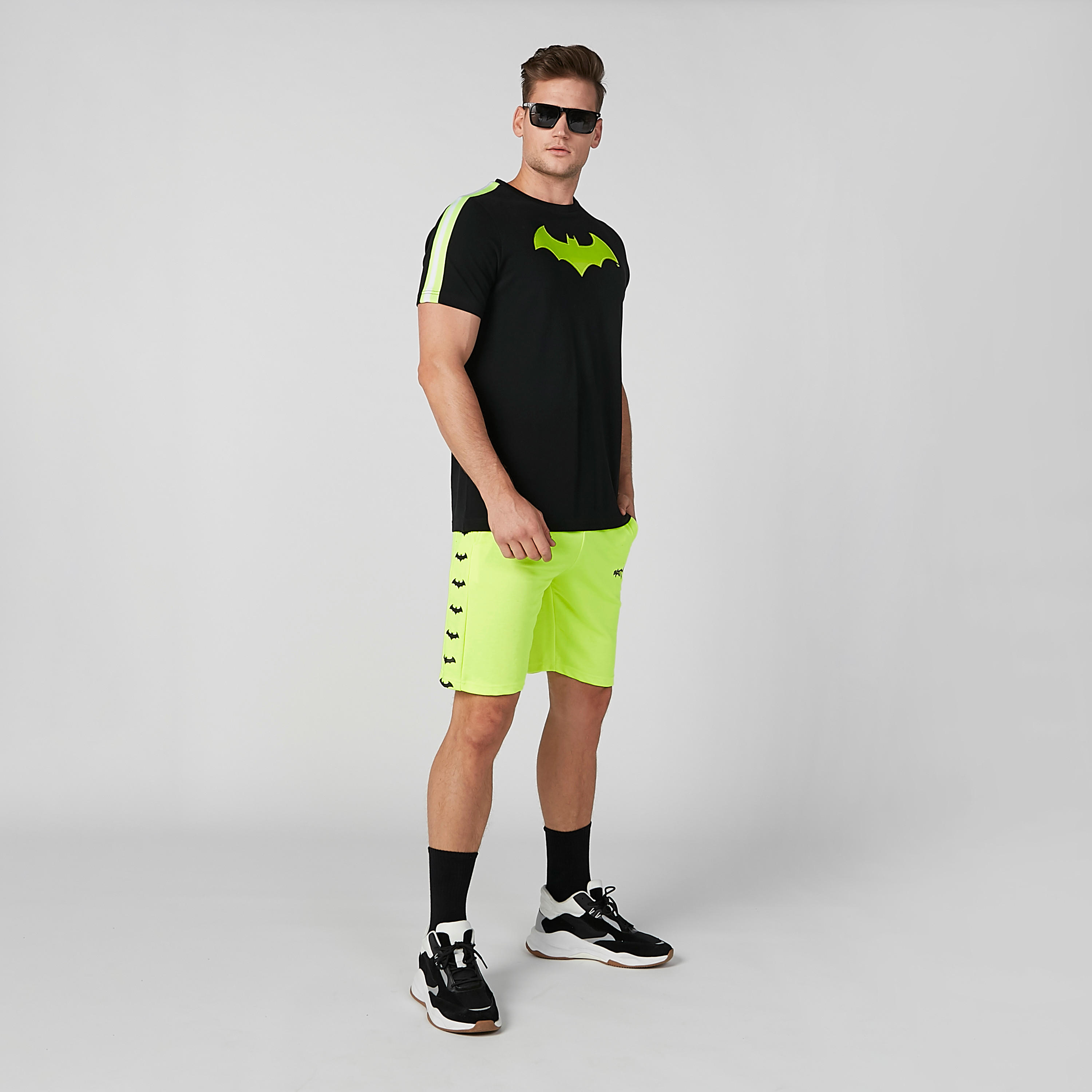 شورت بجيوب وطبعات باتمان-men-clothing-bottoms-shorts-image-1