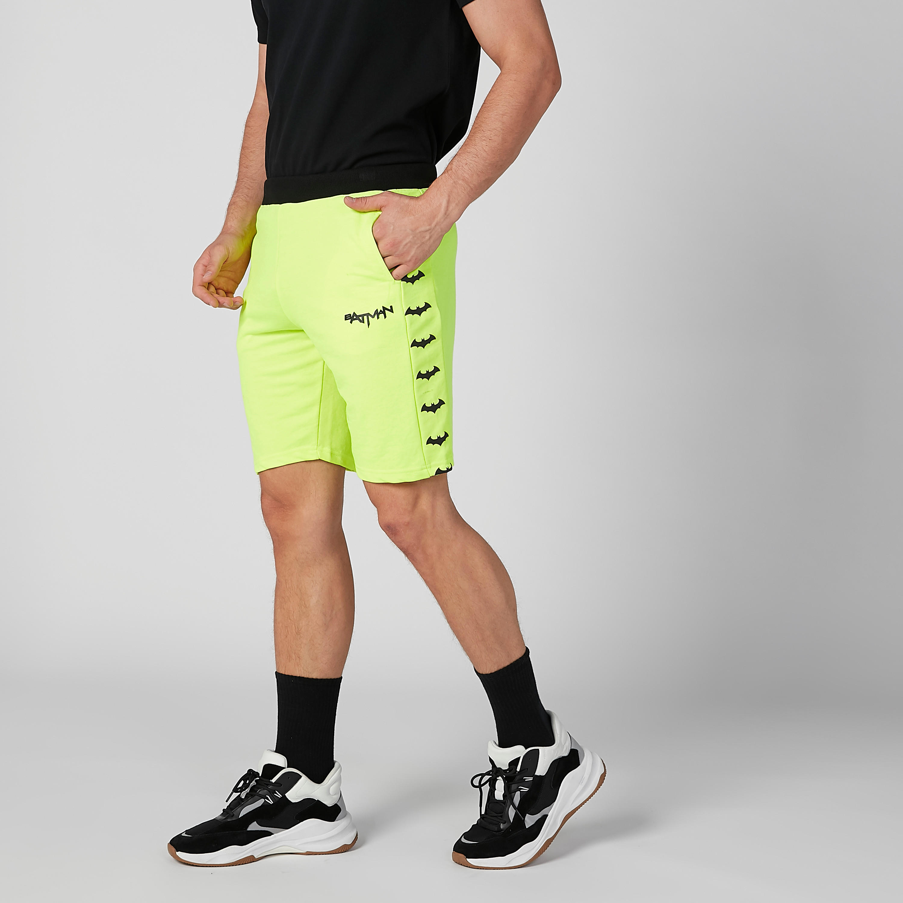 شورت بجيوب وطبعات باتمان-men-clothing-bottoms-shorts-image-3
