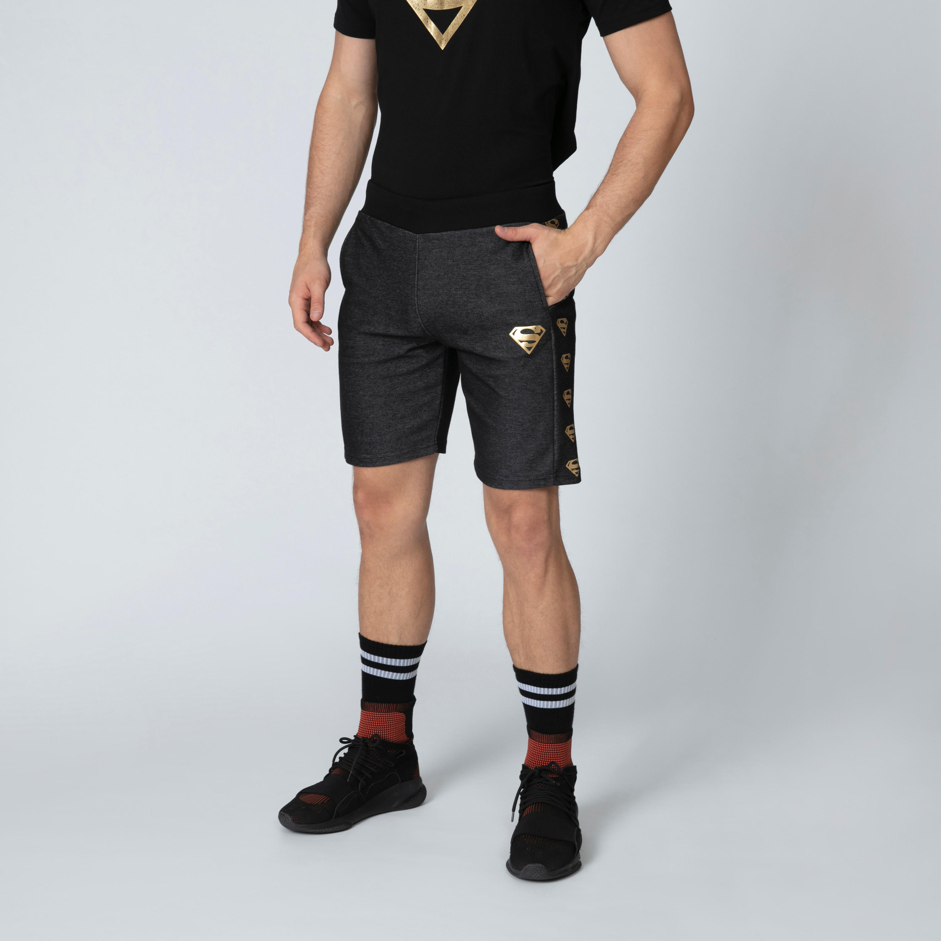 شورت بخصر مطّاطي وجيوب بطبعة سوبر مان-men-clothing-bottoms-shorts-image-3